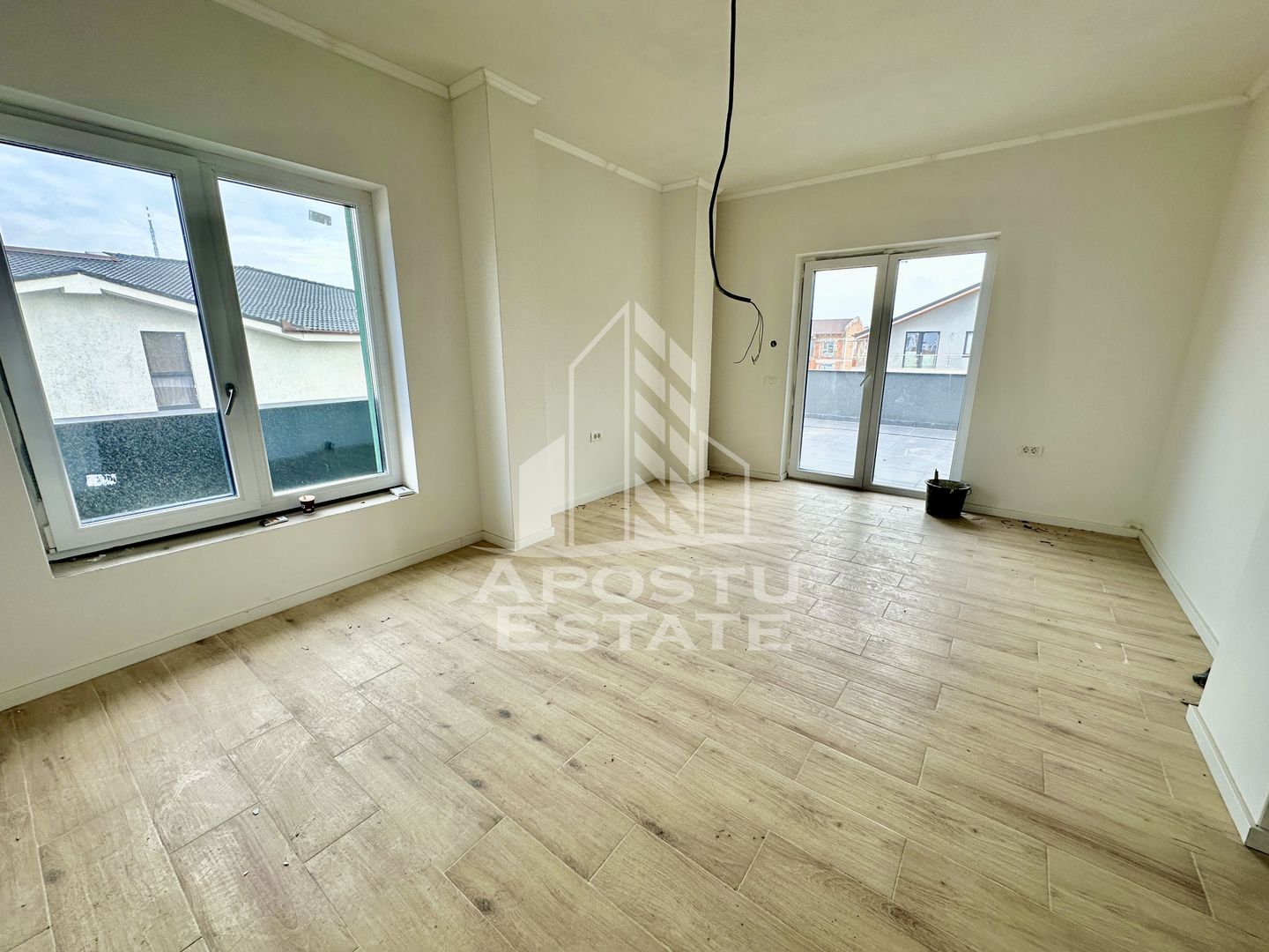 Apartament cu 4 camere, terasa de 30 mp, zona Planetelor din Giroc