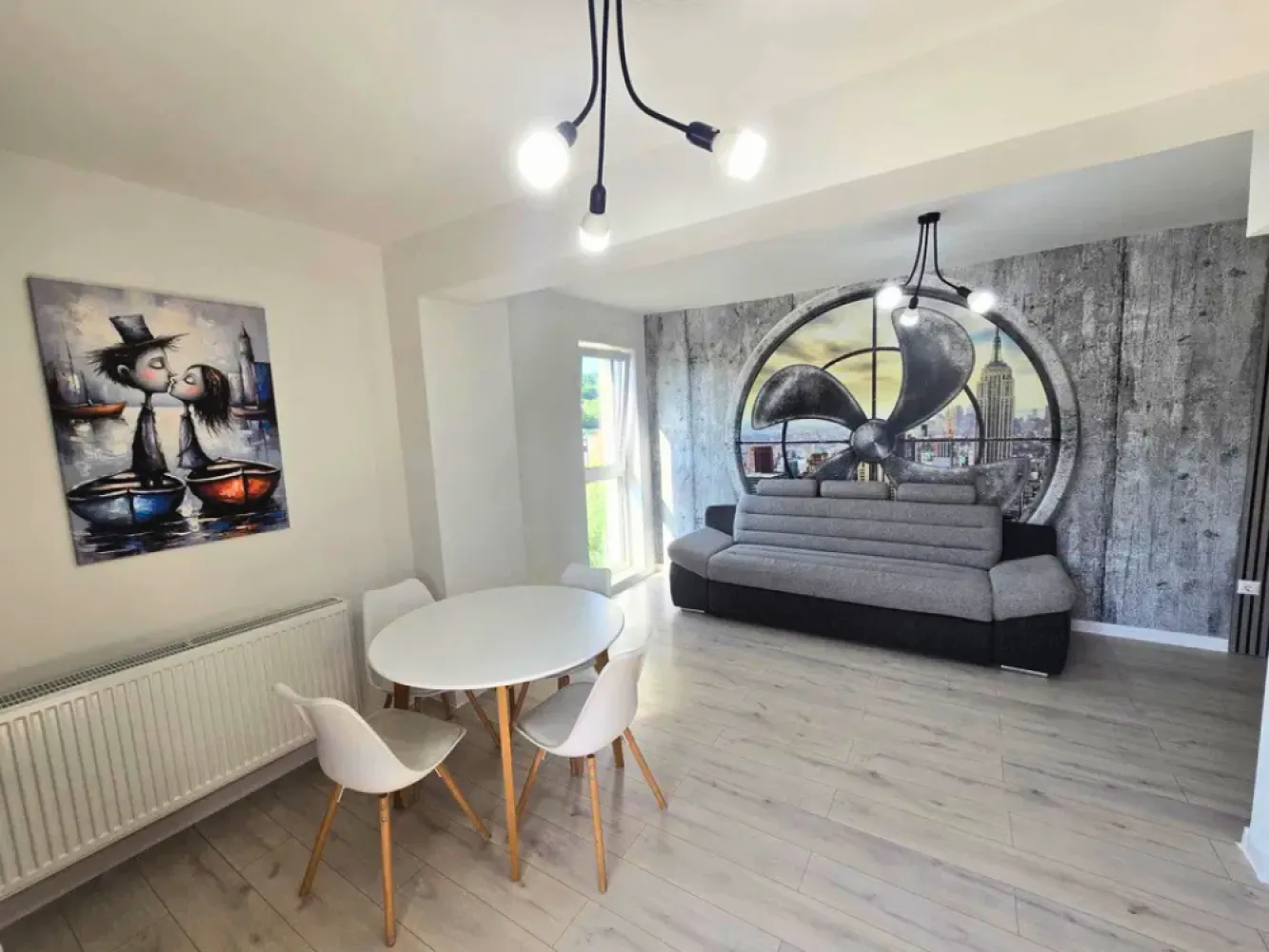 Apartament cu 2 camere de vânzare | Comision 0 - Acest apartament reprezintă o alegere excelentă atât pentru locuit, cât și pentru investiție, fiind situat într-o zonă apreciată din Cluj-Napoca, cu acces rapid către magazine, mijloace de transport și alte puncte de interes importante.Situat la etajul 6, apartamentul este semidecomandat, foarte bine compartimentat și dispune de o suprafață utilă de 42 mp, la care se adaugă o terasă generoasă de 15 mp, perfectă pentru relaxare.Compartimentare:• living cu bucătărie open-space• dormitor• baie• hol• terasă spațioasăSe vinde complet mobilat și utilat, fiind pregătit pentru mutare sau închiriere imediată.Loc de parcare subterană - 15.000 €Preț: 119.000 €Comision 0 pentru cumpărătorSe acceptă achiziționarea și prin credit, iar pentru un proces cât mai simplu și rapid, colaborăm și cu broker de credite, oferind consultanță 100% gratuită.Id: 89v/22Dacă doriți să aflați mai multe despre această proprietate sau să programați o vizionare, echipa Petani Imobiliare vă stă cu drag la dispoziție.0784 878 355Petani ImobiliareCăutăm locuințe. Găsim acasă.
