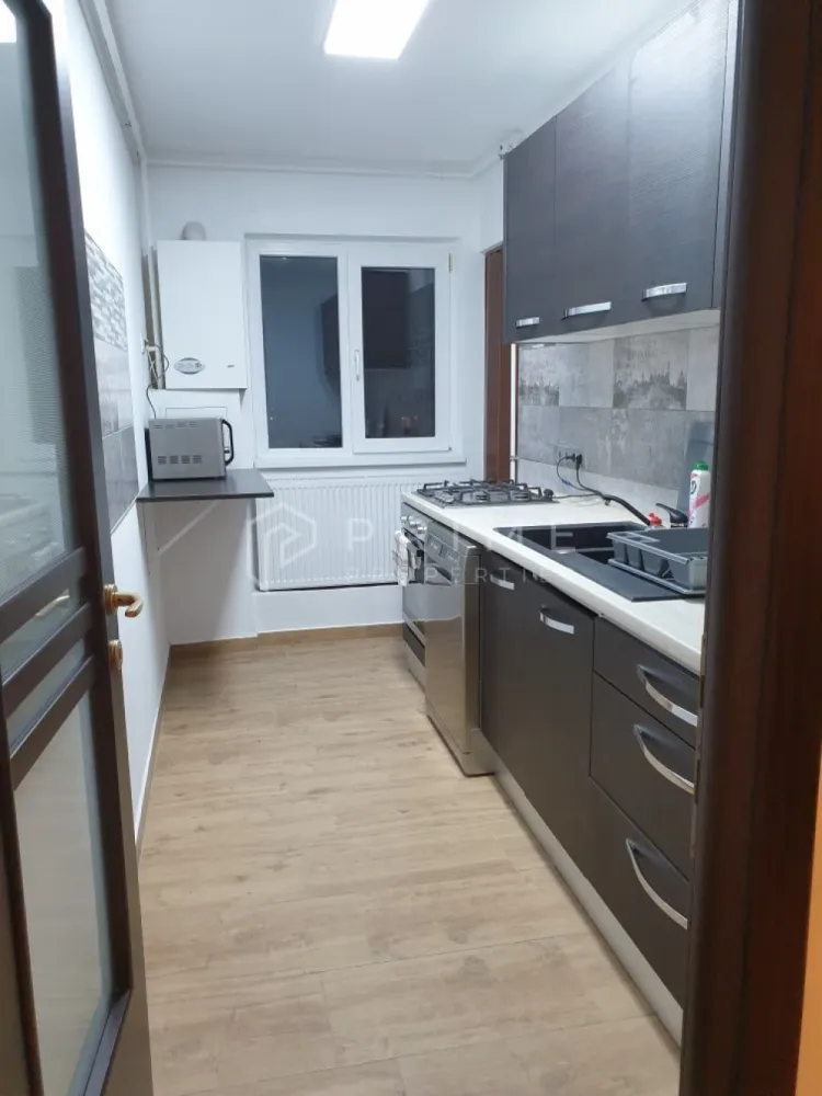 Apartament cu 2 camere | Zonă Gara Mare - Vă propunem spre închiriere un apartament cu 2 camere, având o suprafață de 60 mp, situat într o zonă accesibilă, în imediata apropiere a Gării Mari.

Locuința se predă complet mobilată și utilată, fiind pregătită pentru mutare imediată. Designul interior este gândit pentru a oferi confort și funcționalitate.

Dotări și beneficii:
Apartamentul dispune de mașină de spălat rufe.
Bucătăria este dotată cu mașină de spălat vase.
Electrocasnicele sunt incorporate pentru un aspect curat și modern.
Locuința este prevăzută cu aer condiționat pentru confortul dumneavoastră pe tot parcursul anului.
Detalii financiare:
Pentru detalii legate de preț, garanție și vizionări, vă rugăm să ne contactați.

Promisiunea Prime Properties: La Prime Properties, fiecare tranzacție este susținută de expertiză și strategie. Nu oferim doar locuințe, ci soluții adaptate stilului tău de viață. Dacă această proprietate nu corespunde nevoilor dumneavoastră, lăsați-ne să găsim alternativa potrivită.