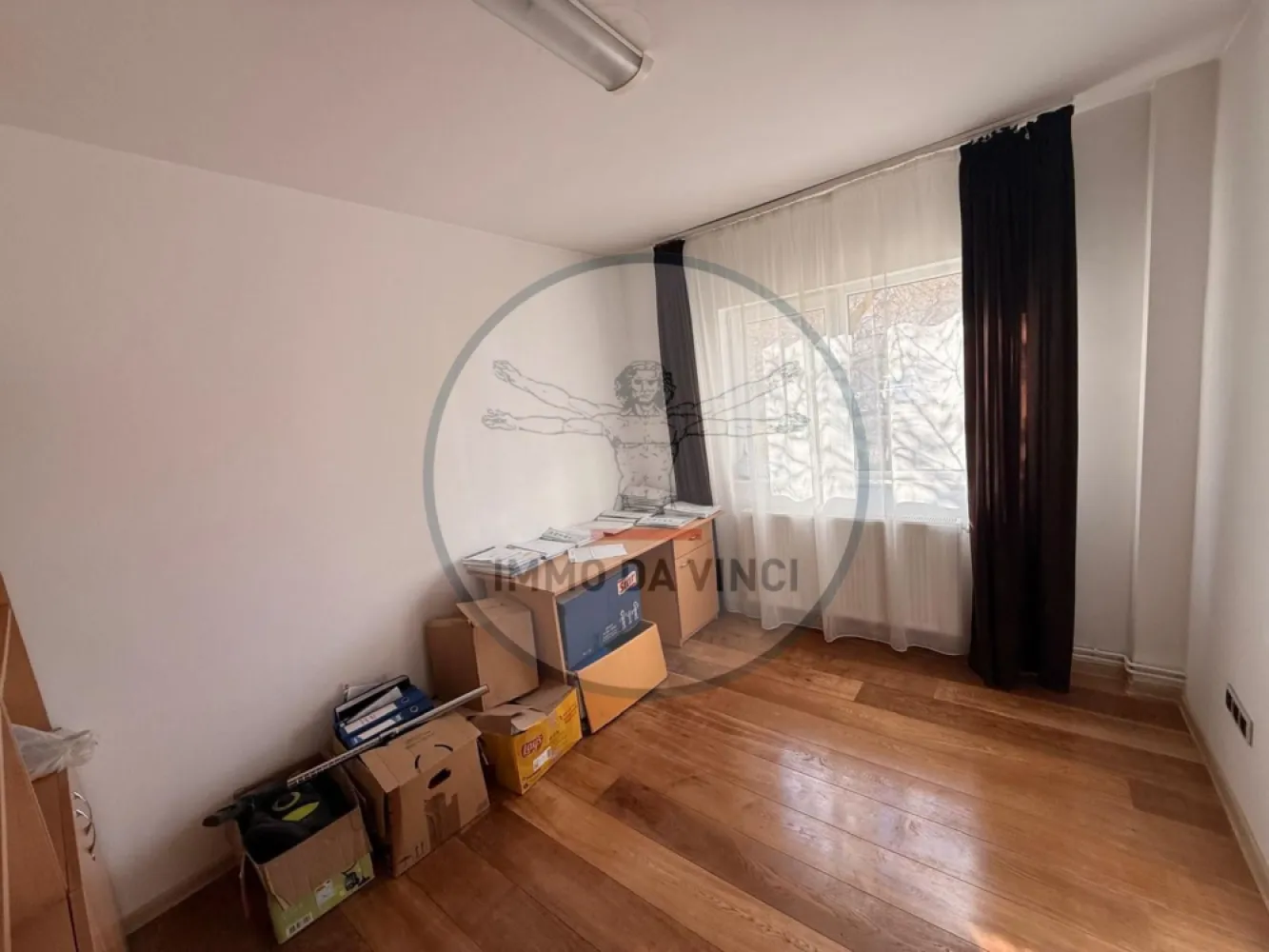 Apartament 4 camere finisat modern Zona Aurel Vlaicu - 🏢 Apartament 4 camere de vanzare
📏 Suprafață utilă: 78 mp 🏗️ Suprafață construită: 82 mp
🛏️ 3 dormitoare
🛁 2 băi
🍽️ 1 bucătărie
🗄️ 1 debara

✨ Finisat modern, mobilat și utilat
📍 Zona Aurel Vlaicu, Cluj-Napoca
🚗 Bloc retras de la trafic
🏠 Parter, bloc reabilitat termic
🔥 Centrală proprie
❄️ Aer condiționat
🔄 Posibilitate decomandare: 4 dormitoare separate

🔑 Posibilitate de închiriere în 2 apartamente distincte
Primul: living + bucătărie + dormitor + baie (chirii estimate 400-500 EUR)
Al doilea: living + bucătărie + 2 dormitoare + baie (chirii estimate 600-700 EUR)

💡 Oportunitate reală de investiție sau locuință pentru familie
Pentru mai multe detalii cat si poze / video va rugam sa ne contactati telefonic.
📞 Contact: 0756 935 933
