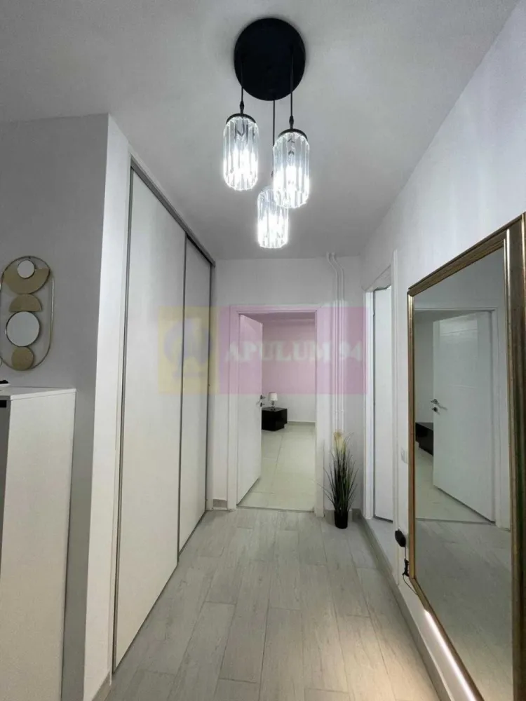 Garsoniera premium 40mp- Matei Basarab/Decebal, renovata, mobilata - Agentia Imobiliara Apulum 94
Va propune spre vanzare o garsoniera deosebita, situata intr-una dintre ccele mai apreciate zone din Bucuresti, Sector 3, pe Strada Matei Basarab, in imediata apropiere a Bulevardului Decebal si Calea Calarasi. In zona sunt scoli si gradinite, facultatea, supermarketuri si magazine, saloane de infrumusetare, statii STB, cu acces rapid catre toate zonele orasului, parcuri.
Garsoniera este inchiriata de aproximativ 3 ani, la valoarea de 2000 de lei.

 Locuinta are 39,95 mp, este amplasata la parter si beneficiaza de acces facil cu o pozitionare excelenta intr-o zona centrala, fiind indeala pentru locuit, cat si pentru investitie.

 Garsoniera este renovata integral de la zero, pana la structura de baza a acesteia. Toate instalatiile electrice si sanitare au fost inlocuite complet, finisajele sunt moderne, refacute cu materiale de calitate. Se vinde exact ca in fotografii, complet mobilata si utilata.

 Are o compartimentare decomandata, cu suprafata utila de 39,95 mp, instalatie electrica complet noua, instalatie sanitara noua, finisaje moderne, aer conditionat, mobilata si utilata complet.