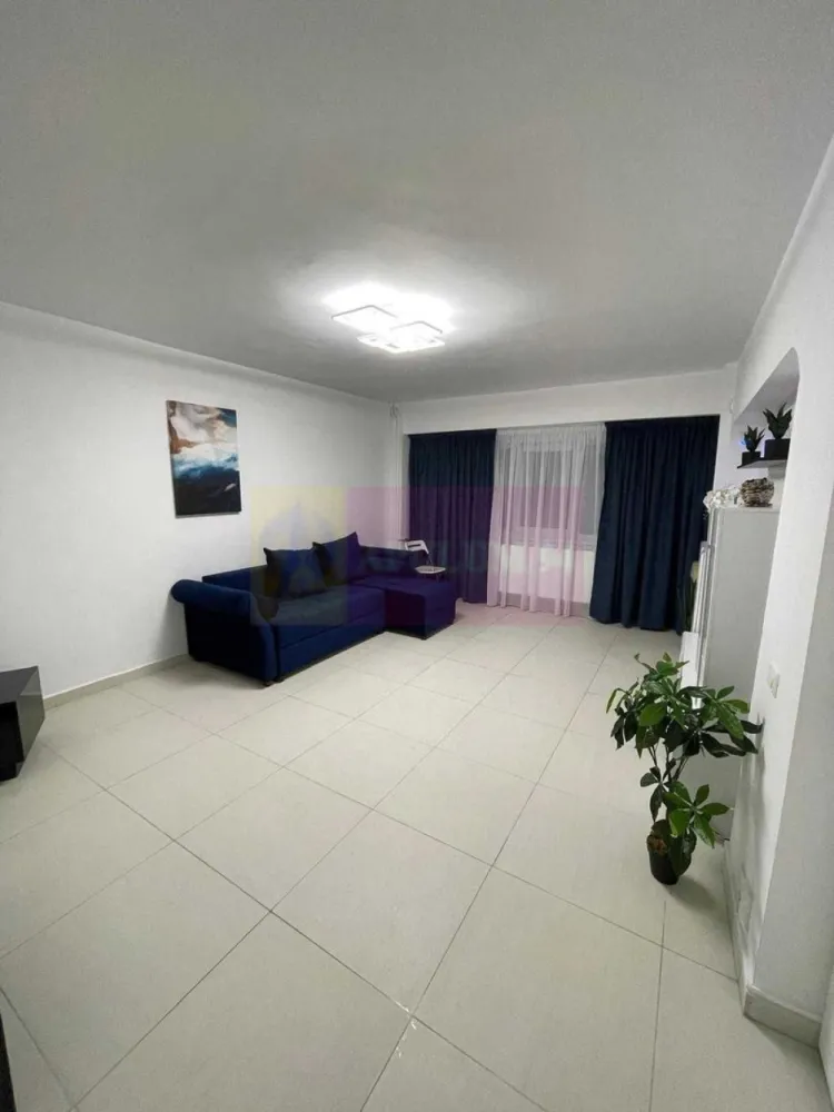 Garsoniera premium 40mp- Matei Basarab/Decebal, renovata, mobilata - Agentia Imobiliara Apulum 94
Va propune spre vanzare o garsoniera deosebita, situata intr-una dintre ccele mai apreciate zone din Bucuresti, Sector 3, pe Strada Matei Basarab, in imediata apropiere a Bulevardului Decebal si Calea Calarasi. In zona sunt scoli si gradinite, facultatea, supermarketuri si magazine, saloane de infrumusetare, statii STB, cu acces rapid catre toate zonele orasului, parcuri.
Garsoniera este inchiriata de aproximativ 3 ani, la valoarea de 2000 de lei.

 Locuinta are 39,95 mp, este amplasata la parter si beneficiaza de acces facil cu o pozitionare excelenta intr-o zona centrala, fiind indeala pentru locuit, cat si pentru investitie.

 Garsoniera este renovata integral de la zero, pana la structura de baza a acesteia. Toate instalatiile electrice si sanitare au fost inlocuite complet, finisajele sunt moderne, refacute cu materiale de calitate. Se vinde exact ca in fotografii, complet mobilata si utilata.

 Are o compartimentare decomandata, cu suprafata utila de 39,95 mp, instalatie electrica complet noua, instalatie sanitara noua, finisaje moderne, aer conditionat, mobilata si utilata complet.