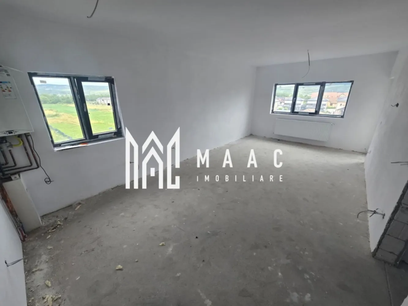 Apartament de vânzare 2 camere | Șelimbăr | 55 mp, decomandat, INTABULAT - Apartament cu 2 camere decomandat, situat pe Strada Busuiocului din Șelimbăr, într-un bloc nou și INTABULAT, potrivit pentru locuire imediată.

Detalii proprietate:
• Suprafață utilă: 55 mp
• Suprafață construită: 79 mp
• Compartimentare: decomandat
• Etaj 3 din 3, imobil finalizat în 2025
• Stare interioară: ultrafinisat
• 1 dormitor, 1 baie, 1 bucătărie
• Balcon cu vedere spre munți
• 1 loc de parcare inclus
• Centrală termică proprie, geamuri termopan, calorifere montate, ușă metalică la intrare și instalații finalizate

Proprietatea este amplasată pe o stradă liniștită din Șelimbăr, într-un bloc recent construit și intabulat. Apartamentul este disponibil pentru achiziție imediată și oferă un spațiu bine definit pentru locuire, cu balcon și parcare privată incluse.

Cod anunț CP3176655. Contactați-ne pentru mai multe detalii și pentru programarea unei vizionări.