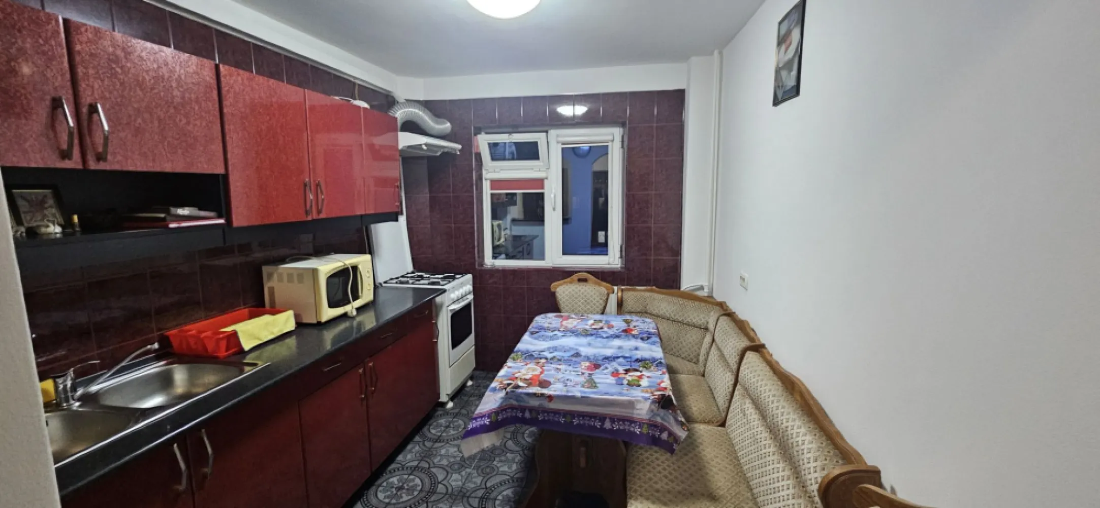 Crangasi apartament 3 camere de inchiriat mobilat si utilat - K Imobiliare propune spre in inchiriere in zona Crangasi , apartament 3 camere , 2 grupuri sanitare , mobilat si utilat complet.