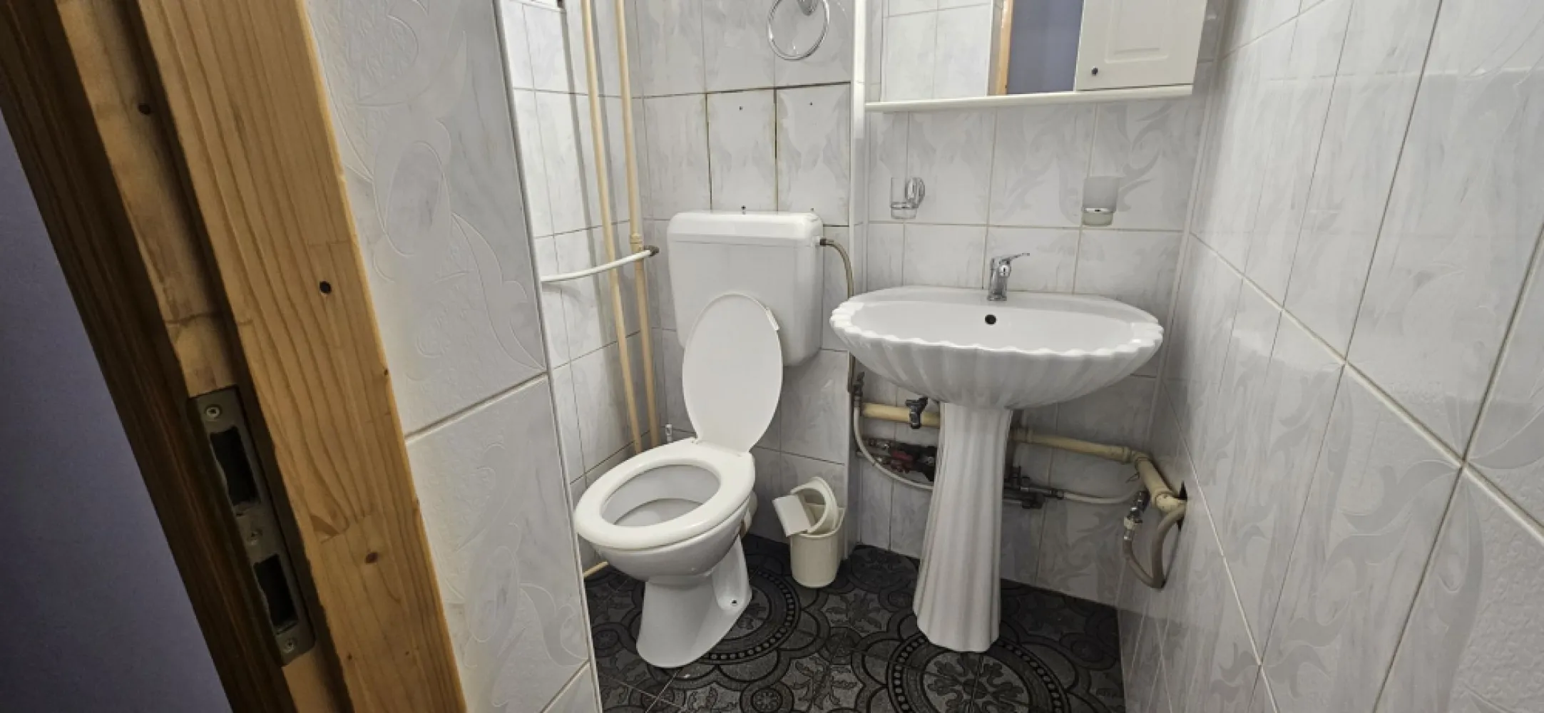 Crangasi apartament 3 camere de inchiriat mobilat si utilat - K Imobiliare propune spre in inchiriere in zona Crangasi , apartament 3 camere , 2 grupuri sanitare , mobilat si utilat complet.