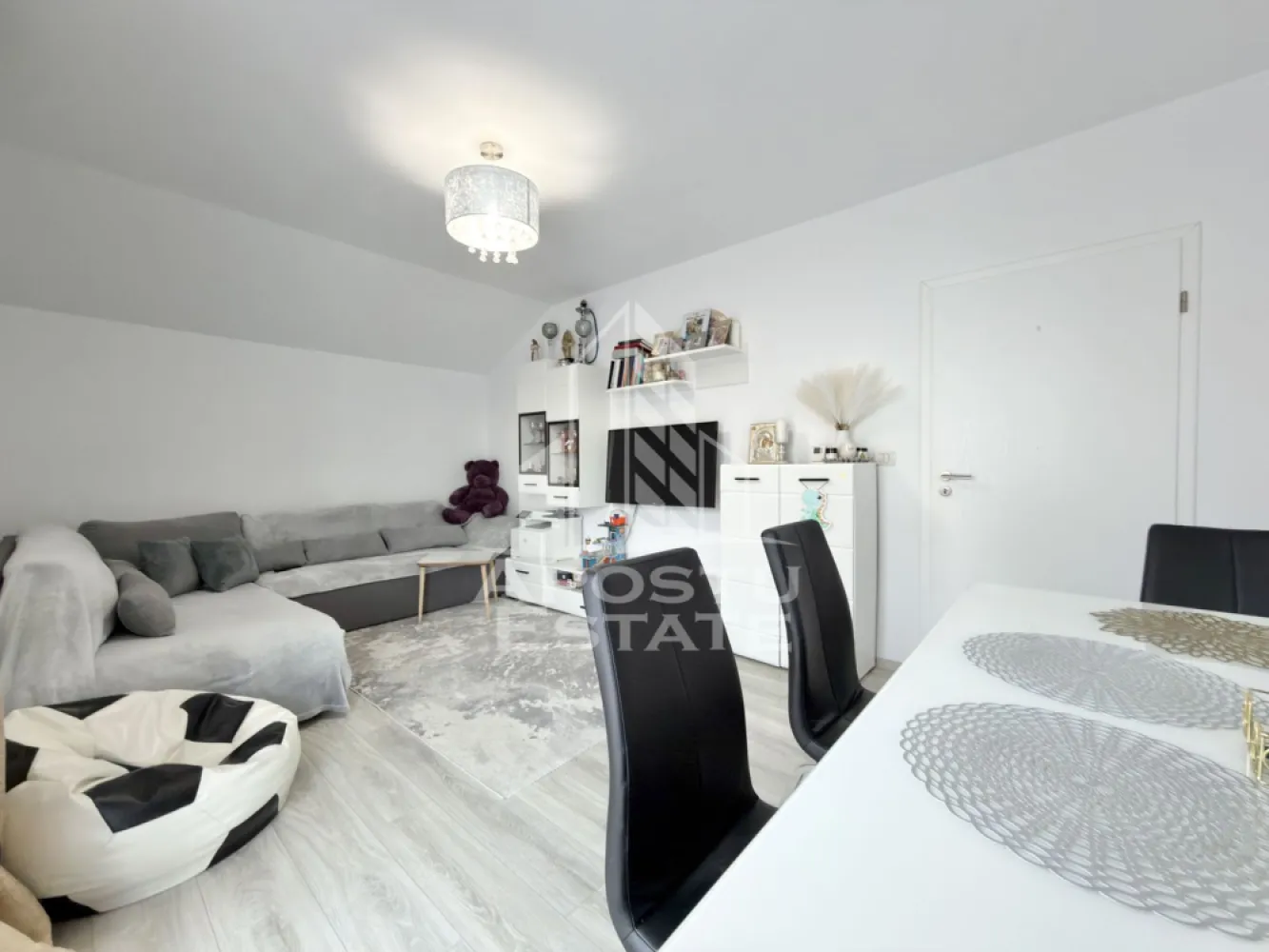 Apartament cu 2 camere complet mobilat si utilat la etajul 1 in Giroc