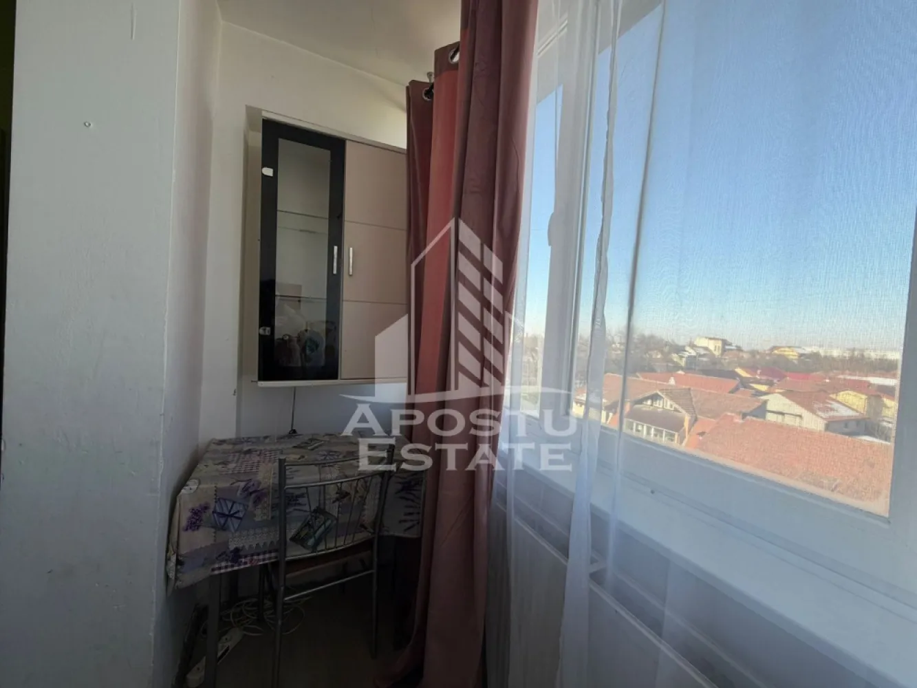 Apartament semidecomandat, 2 camere, centrala proprie,Sagului