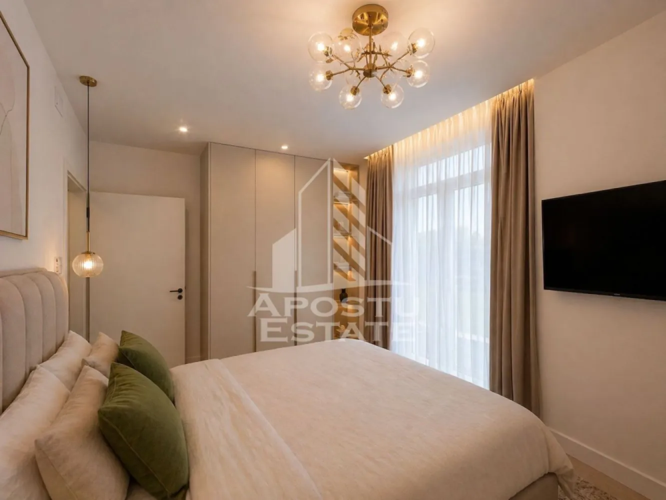 DE VANZARE Apartament 3 camere cu pozitie excelenta si gradina - APOSTU ESTATE va propune spre vanzare un apartament cu 3 camere , situat in unul dintre cele mai moderne ansambluri din zona de nord a orasului Timisoara, cu accesibilitate excelenta.

Suprafata utila: 66.07 mp + 2.98 mp balcon + 49.16 mp gradina
Compartimentare eficienta – zona de zi spatioasa, bucatarie generoasa, doua bai complet utilate, una cu cada si una cu dus, ambele cu geam si balcon de 2.98 mp 
Finisaje premium, materiale de inalta calitate si design contemporan
Ferestre mari tip „floor-to-ceiling” pentru luminozitate maxima si confort vizual
Praguri si borduri inexistente astfel incat sa fie usor de acesat de persoanele cu dizabilitati.

Facilitati oferite de complex:

* Parcari subterane si la sol, cu acces controlat
* 10 locuri de parcare dotate cu statii de incarcare pentru masini electrice, alimentate din surse regenerabile
* Peste 2500 mp de spatii verzi amenajate, zone de relaxare si loc de joaca pentru copii
* Acces securizat, monitorizare video si administrare profesionala a ansamblului
* Localizare excelenta – in imediata apropiere de centre comerciale, transport public, supermarketuri si universitati
*Constructie eficienta energetic, respectand normele NZEB cu sisteme integrate de incalzire si apa calda centralizata, folosind centrale pe gaz Bosh, pompe de caldura aer-apa, sustinute de panouri fotovoltaice.
* Asigurare ALL Risk care acopera toate riscurile, inclusiv restituirea integrala a avansului.

Apartamentul se preda complet finisat, cu toate utilitatile trase si pregatit pentru mobilare. Ideal pentru locuinta personala sau investitie, datorita zonei in continua dezvoltare.

Pret: 171.200 euro plus TVA , locul de parcare se poate achizitiona cu un pret cuprins intre 10.000 si 14.000 euro in functie de tipul de parcare - deschisa sau subterana.
Pentru mai multe informatii si programarea unei vizionari, nu ezitati sa ne contactati!

APOSTU ESTATE – va propune achizitia acestui apartament pentru confort, siguranta si eleganta intr-o locatie de top.