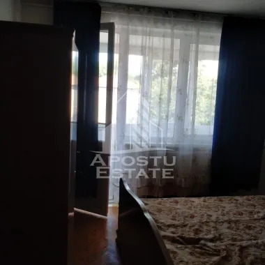 Apartament 3 camere, decomandat cu centrala proprie langa Medicina