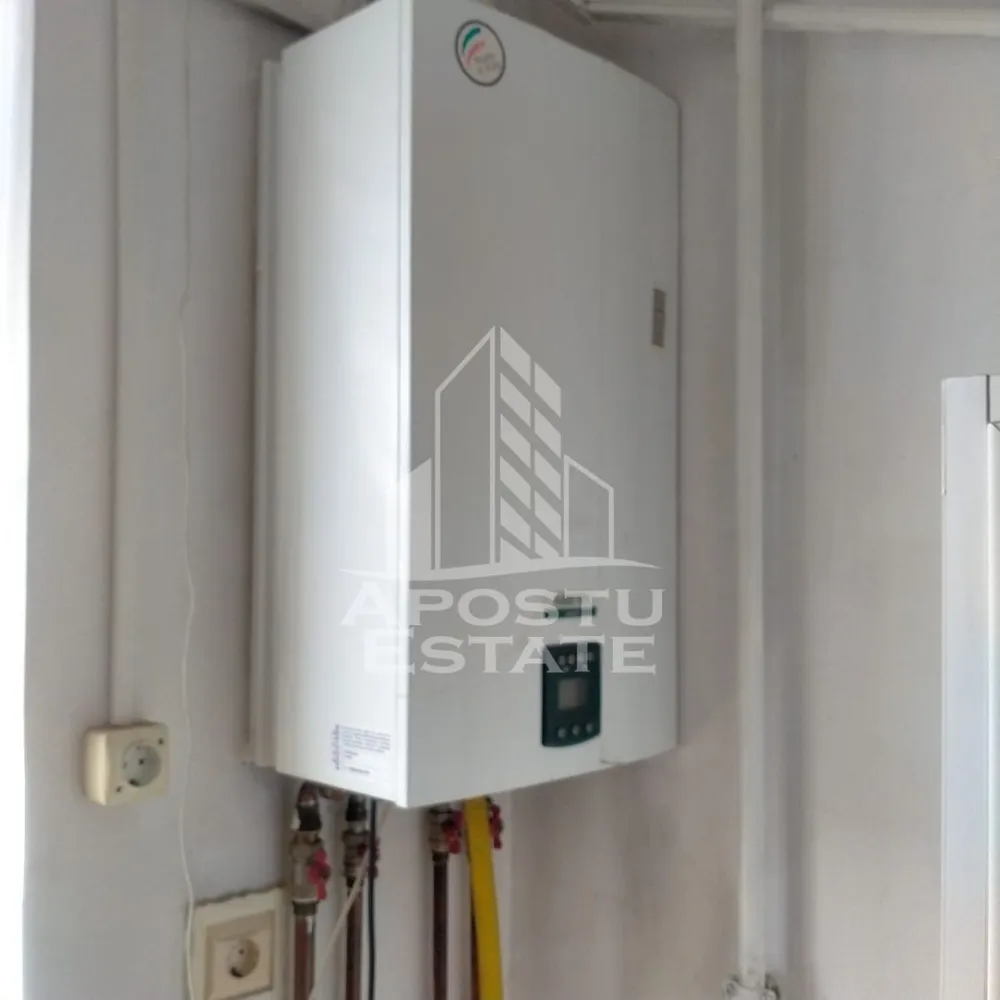 Apartament 3 camere, decomandat cu centrala proprie langa Medicina - Apostu Estate vă propune spre vânzare un apartament cu 3 camere cu balcon, decomandat, situat în apropierea Facultății de Medicină. Apartamentul este poziționat la etajul 4 al unui imobil cu 4 etaje. 

Locuința necesită renovare, oferindu-vă astfel posibilitatea de a o personaliza conform propriului stil. Datorită poziționării într-o zonă foarte căutată pentru închiriere, această proprietate poate genera profituri generoase.

Apartamentul se vinde așa cum este prezentat în poze, ultimele îmbunătățiri fiind centrala proprie pe gaz și înlocuirea ferestrelor cu tâmplărie PVC și geamuri termopan.
Pretul solicitat de proprietar este negociabil.

Vă așteptăm cu drag la vizionare!