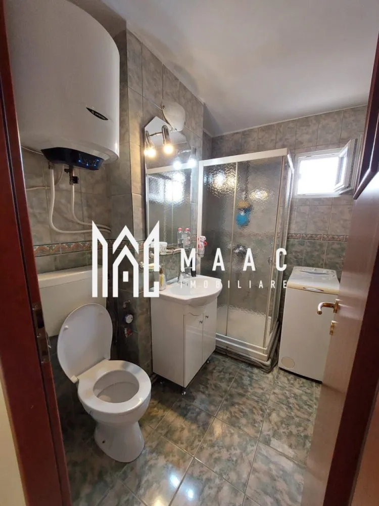 Apartament 3 camere semidecomandat | Orșova Central | 64 mp, etaj 3 - Apartament cu 3 camere semidecomandat în zona Central din Orșova, pe Strada Crizantemelor, cu 64 mp utili, etaj 3 din 4, complet mobilat și utilat.

Detalii proprietate:
• Suprafață utilă: 64 mp
• Compartimentare: semidecomandat
• Configurație: living, 2 dormitoare, bucătărie separată, baie, debara și hol
• Etaj 3 din 4
• An construcție: 1986
• Stare interioară: finisat clasic
• Se vinde complet mobilat și utilat
• 1 baie, 1 bucătărie și 1 balcon
• 1 loc de parcare
• Orientare: Sud-Vest

Apartamentul este situat pe Strada Crizantemelor, în zona Central din Orșova. În apropiere se află magazine, unități de învățământ, farmacii și mijloace de transport, iar centrul orașului și promenada de pe malul Dunării sunt ușor accesibile.

Pentru detalii suplimentare și programarea unei vizionări, contactați echipa MAAC Imobiliare și menționați Cod anunț CP3176847.