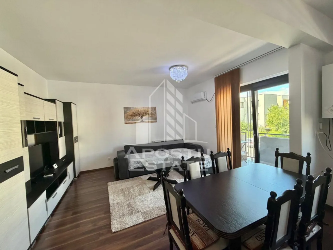 Apartament cu 2 camere de inchiriat, 2 locuri de parcare, Dumbravita - Agentia imobiliara APOSTU ESTATE va propune spre inchiriere un apartament cu 2 camere spatios si luminos, situat in Dumbravita aflat in proximitatea Player Sport, potrivit pentru cupluri, familii sau persoane singure care isi doresc o locuinta in care sa se simta confortabil
Suprafata utila: 50 mp
Etaj: 1
Compartimentare eficienta:
-Bucatarie inchisa complet mobilata si utilata, cu loc de luat masa
-Living luminos si spatios
-Dormitor complet mobilat si utilat
-Baie prevazuta cu cada si geam la baie pentru ventilatie naturala

Confort si facilitati:
-Doua locuri de parcare incluse in pret
-Masina de spalat rufe
-Aer conditionat
-Balcon
-Incalzirea apartamentului: centrala proprie (calorifere)

Localizare:
-Timis, Dumbravita- proximitatea Player Sport

Ideal pentru:
-Persoane singure
-Cupluri
-Familii la inceput de drum

Disponibilitate: imediata
Pret chirie lunara: 450 EURO usor negociabil
Programeaza o vizionare pentru a-ti putea imagina viitorul aici!
ID intern: CP3177252