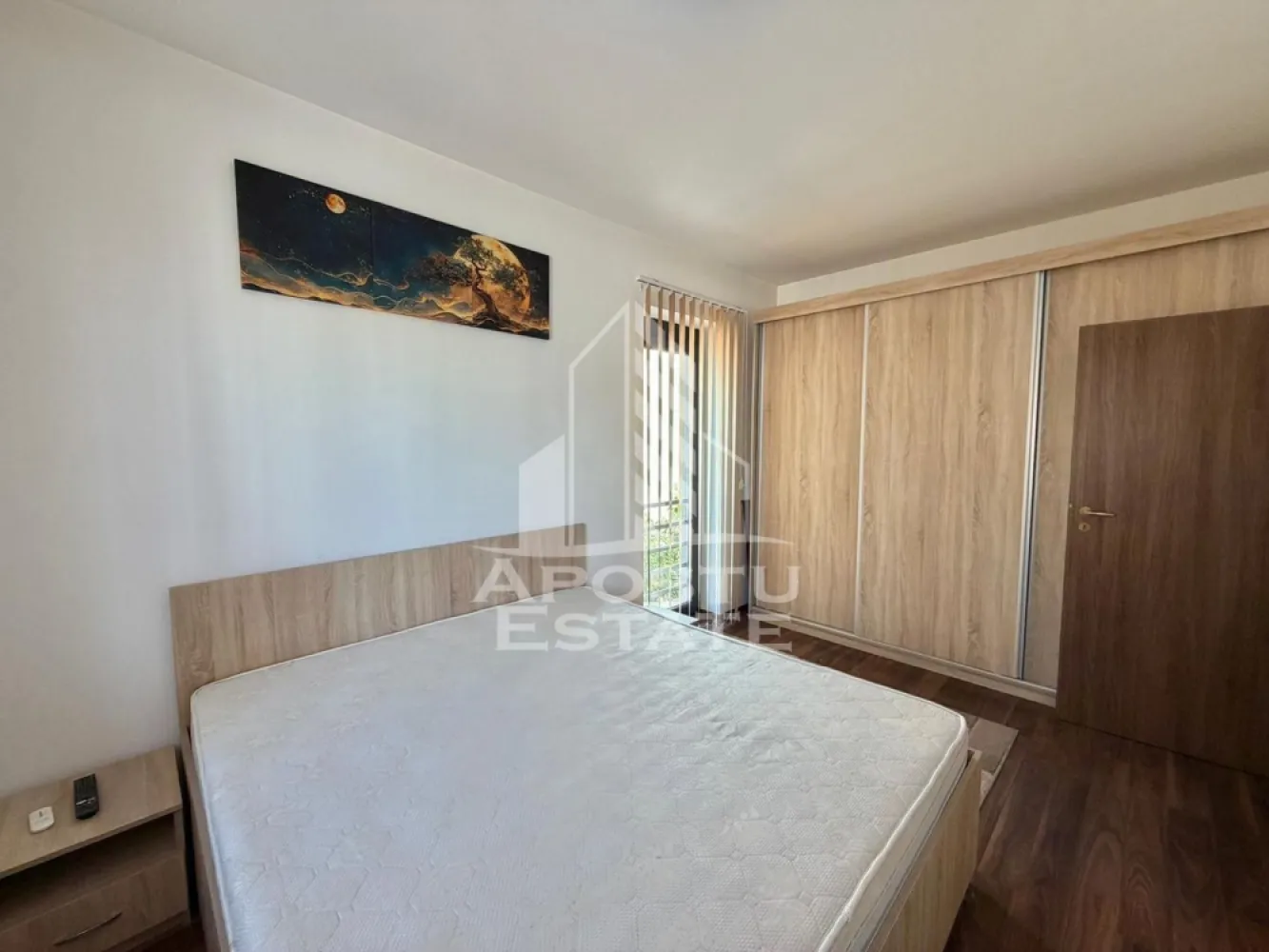 Apartament cu 2 camere de inchiriat, 2 locuri de parcare, Dumbravita - Agentia imobiliara APOSTU ESTATE va propune spre inchiriere un apartament cu 2 camere spatios si luminos, situat in Dumbravita aflat in proximitatea Player Sport, potrivit pentru cupluri, familii sau persoane singure care isi doresc o locuinta in care sa se simta confortabil
Suprafata utila: 50 mp
Etaj: 1
Compartimentare eficienta:
-Bucatarie inchisa complet mobilata si utilata, cu loc de luat masa
-Living luminos si spatios
-Dormitor complet mobilat si utilat
-Baie prevazuta cu cada si geam la baie pentru ventilatie naturala

Confort si facilitati:
-Doua locuri de parcare incluse in pret
-Masina de spalat rufe
-Aer conditionat
-Balcon
-Incalzirea apartamentului: centrala proprie (calorifere)

Localizare:
-Timis, Dumbravita- proximitatea Player Sport

Ideal pentru:
-Persoane singure
-Cupluri
-Familii la inceput de drum

Disponibilitate: imediata
Pret chirie lunara: 450 EURO usor negociabil
Programeaza o vizionare pentru a-ti putea imagina viitorul aici!
ID intern: CP3177252