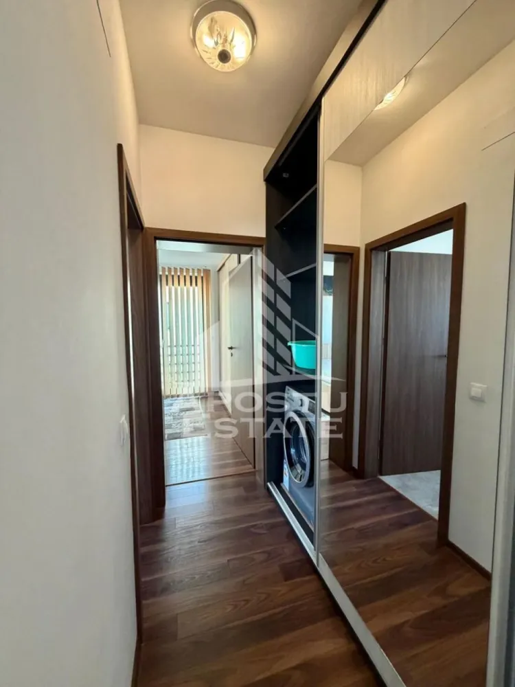 Apartament cu 2 camere de inchiriat, 2 locuri de parcare, Dumbravita - Agentia imobiliara APOSTU ESTATE va propune spre inchiriere un apartament cu 2 camere spatios si luminos, situat in Dumbravita aflat in proximitatea Player Sport, potrivit pentru cupluri, familii sau persoane singure care isi doresc o locuinta in care sa se simta confortabil
Suprafata utila: 50 mp
Etaj: 1
Compartimentare eficienta:
-Bucatarie inchisa complet mobilata si utilata, cu loc de luat masa
-Living luminos si spatios
-Dormitor complet mobilat si utilat
-Baie prevazuta cu cada si geam la baie pentru ventilatie naturala

Confort si facilitati:
-Doua locuri de parcare incluse in pret
-Masina de spalat rufe
-Aer conditionat
-Balcon
-Incalzirea apartamentului: centrala proprie (calorifere)

Localizare:
-Timis, Dumbravita- proximitatea Player Sport

Ideal pentru:
-Persoane singure
-Cupluri
-Familii la inceput de drum

Disponibilitate: imediata
Pret chirie lunara: 450 EURO usor negociabil
Programeaza o vizionare pentru a-ti putea imagina viitorul aici!
ID intern: CP3177252