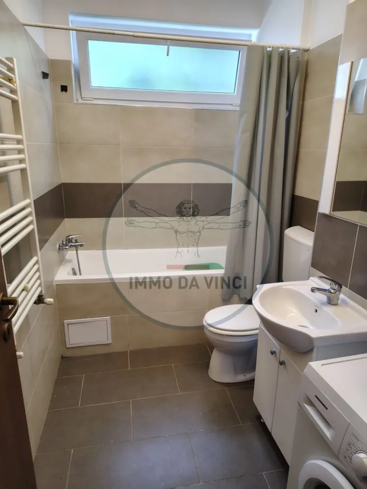Apartament 2 dormitoare zona Iris - Închiriez apartament cu 2 camere decomandate, situat în zona Iris.

Apartamentul este compus din:
2 camere spațioase, ambele mobilate cu pat matrimonial și șifonier.
Bucătărie separată, complet utilată.
Baie curată.
Balcon deschis.

Disponibilitate imediată. Se solicită chiria pe o lună + o lună garanție. 
Exclus intermediari / agenții.
Preț: 450€ EUR + garantie