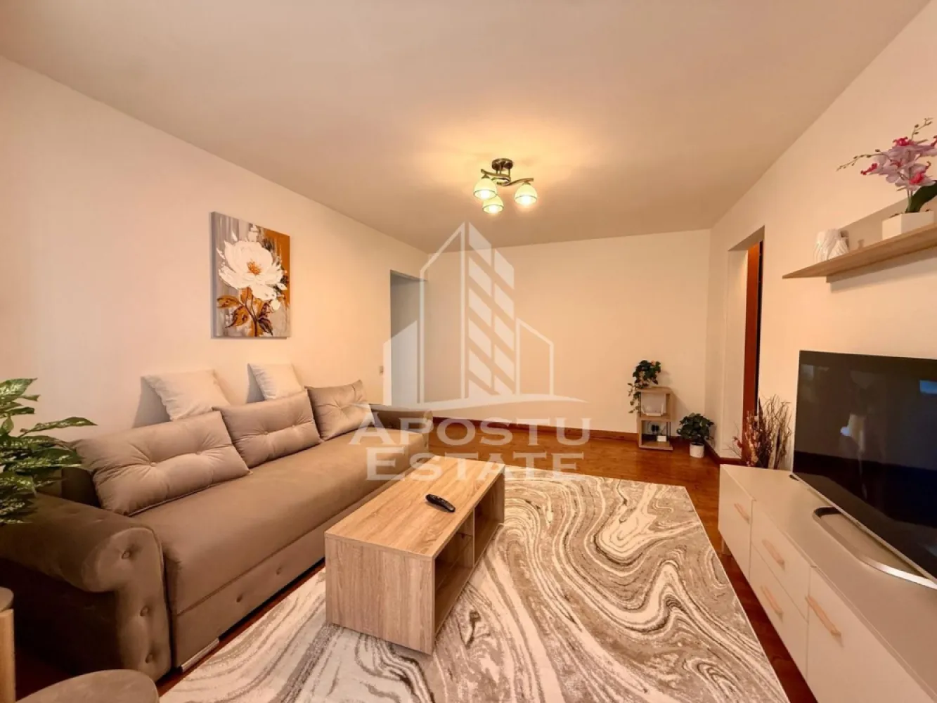 Apartament 3 camere, de inchiriat, Complexul Studentesc, Timisoara - Agentia imobiliara APOSTU ESTATE va propune spre inchiriere un apartament cu 3 camere, spatios si luminos, situat in zona Complexului Studentesc, o zona linistita si bine pozitionata din Timisoara, potrivit pentru cupluri,familii, sau studenti care isi doresc o locuinta unde sa se simta confortabil si cu acces facil catre scoli, statii de autobuz, supermarketuri , magazine de zona, parcuri.

Suprafata utila: 76 mp
Compartimentare eficienta:
-Hol de acces generos
-Bucatarie complet mobilata si utilata, cu loc de luat masa
-Living luminos si spatios
-Dormitoare mobilate si utilate
-Baie prevazuta cu dus

Confort si facilitati:
-Incalzirea apartamentului: centrala proprie
-Incalzirea prin calorifere
-Apartamentul este complet mobilat si utilat
-Nu se accepta animale de companie de catre proprietar

Localizare:
-Timis,Timisoara, zona Girocului – acces facil spre magazine, supermarketuri, scoli, parcuri si mijloace de transport in comun.

Ideal pentru:
-Familii
-Cupluri
-Studenti

Disponibilitate: imediata
Pret chirie lunara: 460 euro
Programeaza o vizionare pentru a-ti putea imagina viitorul aici!
ID intern: CP3108538