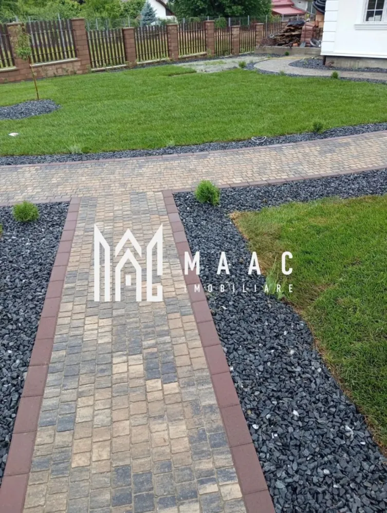 Casa stil mediteranian 4 dormitoare 800 mp teren Tocile - COMISION 0 ! Direct DEZVOLTATOR !

Amplasată pe un teren generos de 800 mp, această casă se remarcă prin designul său primitor și finisajele premium, fiind disponibilă la vânzare cu predare la cheie interior si exterior pregătită pentru a-și întâmpina noii proprietari.

Parterul, cu o suprafață utilă de 140 mp, este inteligent compartimentat și cuprinde: bucătărie spațioasă, cămară, living luminos, 3 dormitoare, 2 băi și vestibul. Spațiile sunt puse în valoare de ferestrele mari tip termopan, care oferă lumină naturală din plin și creează o atmosferă caldă și aerisită. Finisajele sunt de înaltă calitate, incluzând gresie, faianță, travertin și parchet din lemn masiv, iar șemineul din living adaugă un plus de confort și eleganță.

Etajul, cu o suprafață de 50 mp, oferă un spațiu intim, compus dintr-un dormitor și o baie, ideal pentru oaspeți sau ca zonă privată.

La exterior, proprietatea dispune de o terasă generoasă de 40 mp, parțial acoperită pentru zona de barbeque si relaxare. Curtea oferă acces facil prin poartă electrică, iar carportul asigură protecția autoturismului.

Din punct de vedere tehnic, locuința beneficiază de izolație exterioară eficientă, centrală termică pe gaz cu calorifere și sistem de supraveghere video, oferind un nivel ridicat de confort și siguranță.

Pentru mai multe detalii specificati CP3024328 .
