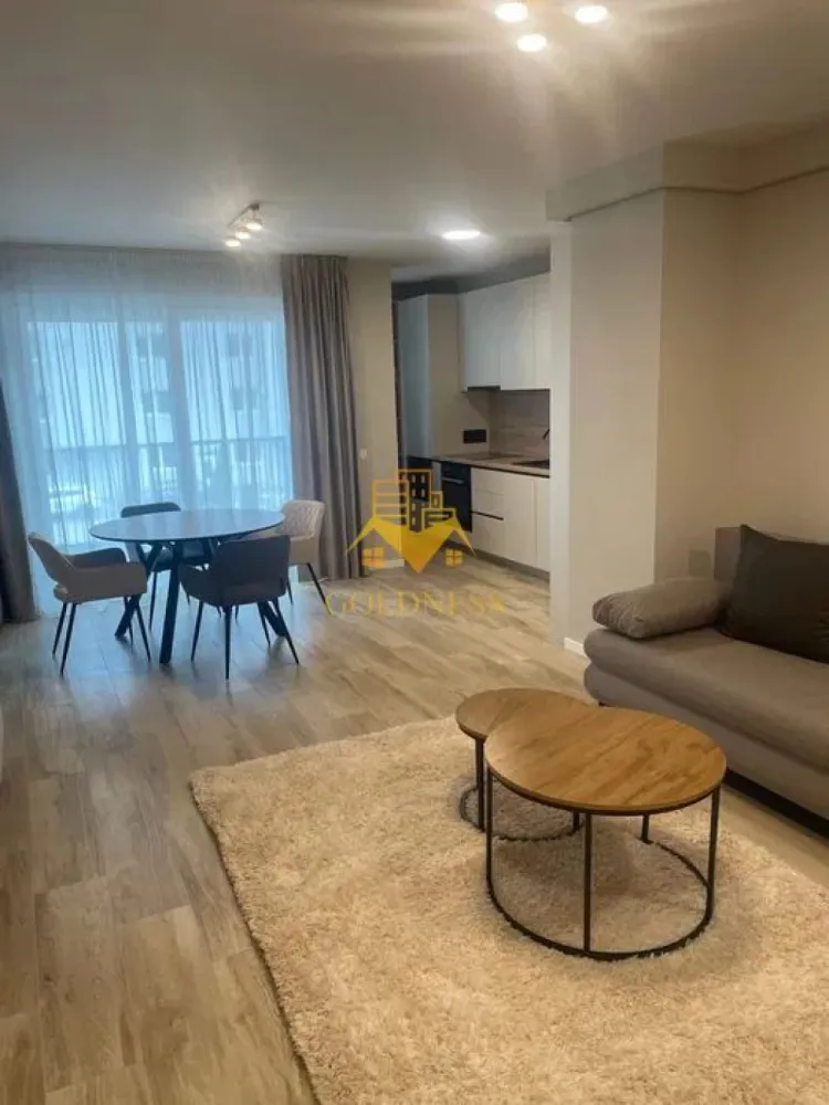 2 camere, modern, bloc nou, Parcare, Vivo, Metro, Columna Residence - GOLDNESS Imobiliare vă propune spre închiriere un apartament cu 2 camere complet mobilat și utilat, la etajul 5 într-un imobil de 7 etaje, în Floresti. Apartamentul este compartimentat astfel:
 - dormitor cu pat matrimonial, dressing, noptiere
 - living cu bucatarie open-space complet utilată, canapea extensibilă, loc de servit masa 
 - baie cu cabina de dus, calorifer port prosop inox și dulap pentru depozitare.
 - balcon de 10 mp.

Imobilul este dotat cu toate cele necesare- centrală proprie, mașină de spălat haine, frigider, plită electrică, hotă, etc. 
Se află în apropierea stațiilor de transport în comun, magazine, restaurante, spații verzi, farmacii, etc. 
Dispune de loc de parcare exterior!
Pentru intermediere se percepe un comision de 50% din prețul chiriei!

Dacă sunteți interesați de acest apartament și doriți să îl vizionați, dar și pentru alte oferte sau detalii nu ezitați să ne contactați telefonic sau prin e-mail - goldnessimobiliare@gmail.com. Vă stăm la dispoziție!