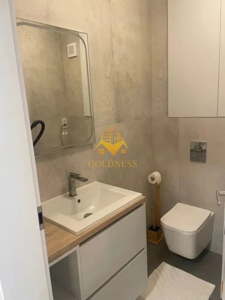 2 camere, modern, bloc nou, Parcare, Vivo, Metro, Columna Residence - GOLDNESS Imobiliare vă propune spre închiriere un apartament cu 2 camere complet mobilat și utilat, la etajul 5 într-un imobil de 7 etaje, în Floresti. Apartamentul este compartimentat astfel:
 - dormitor cu pat matrimonial, dressing, noptiere
 - living cu bucatarie open-space complet utilată, canapea extensibilă, loc de servit masa 
 - baie cu cabina de dus, calorifer port prosop inox și dulap pentru depozitare.
 - balcon de 10 mp.

Imobilul este dotat cu toate cele necesare- centrală proprie, mașină de spălat haine, frigider, plită electrică, hotă, etc. 
Se află în apropierea stațiilor de transport în comun, magazine, restaurante, spații verzi, farmacii, etc. 
Dispune de loc de parcare exterior!
Pentru intermediere se percepe un comision de 50% din prețul chiriei!

Dacă sunteți interesați de acest apartament și doriți să îl vizionați, dar și pentru alte oferte sau detalii nu ezitați să ne contactați telefonic sau prin e-mail - goldnessimobiliare@gmail.com. Vă stăm la dispoziție!