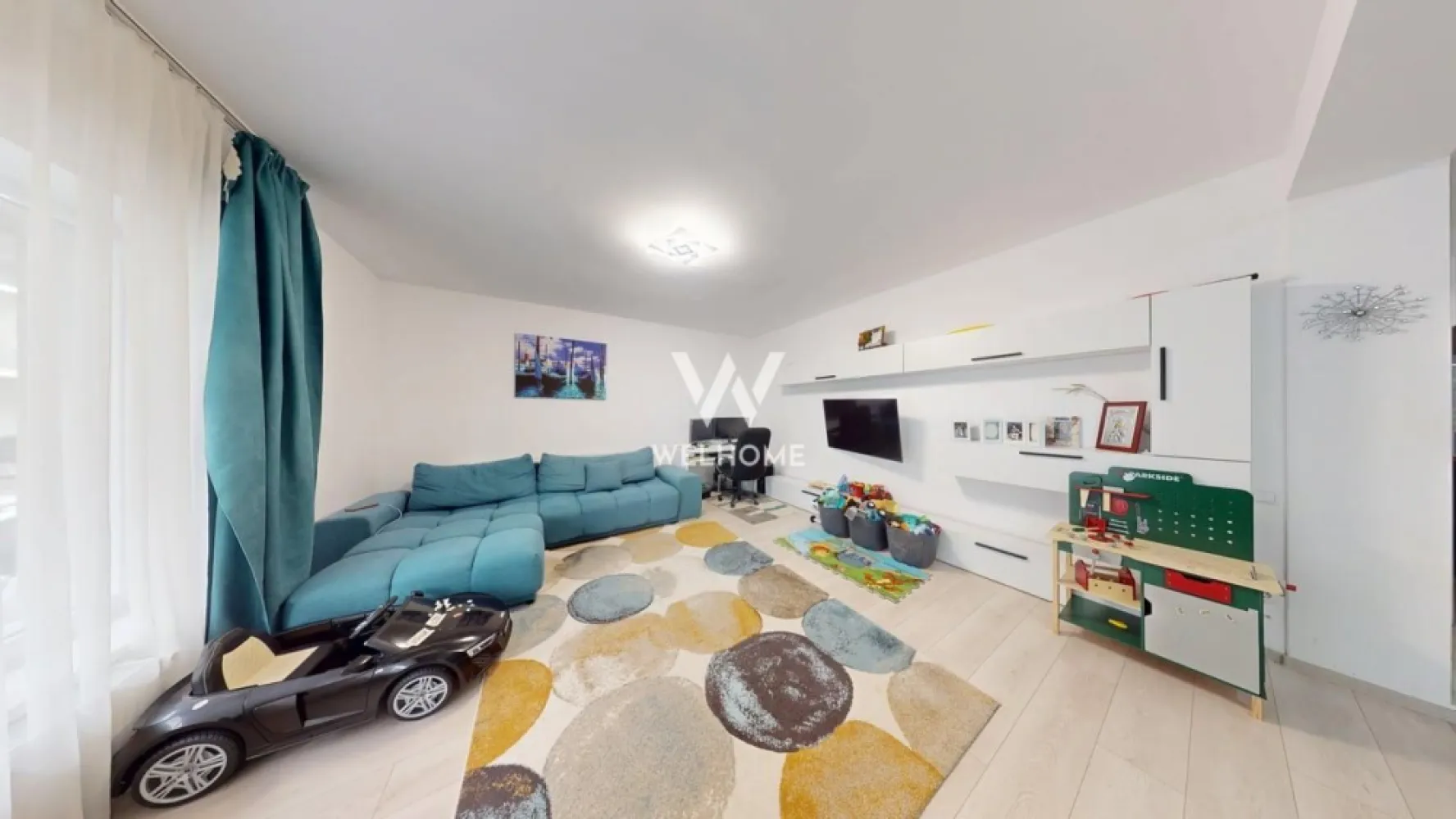 Ap modern, 60 mp utili, loc de parcare inclus - Welhome Imobiliare vă propune spre vânzare un apartament cu 2 camere, situat în Șelimbăr, în zona străzii Triajului, la parterul unui imobil cu regim redus de înălțime (P+3).

Cu o suprafață utilă de 60 mp, locuința este complet mobilată și utilată, fiind pregătită pentru mutare imediată. Proprietatea reprezintă o alegere excelentă atât pentru locuit, cât și pentru investiție, datorită posibilității de închiriere imediată.

Compartimentare:
- Hol de acces
- Living cu bucătărie open-space
- Dormitor spațios
- Debara
- Baie cu geam de aerisire

Avantaje:
- Complet mobilat și utilat
- Loc de parcare inclus în fața blocului
- Parter – acces facil
- Zonă liniștită și în dezvoltare
- Acces rapid către Sibiu
- Ideal pentru locuit sau investiție
- Intabulat, disponibil pentru achiziție prin credit bancar

Apartamentul se predă exact ca în fotografii și este disponibil imediat.

Pentru mai multe informații și programarea unei vizionări, contactați Welhome Imobiliare.