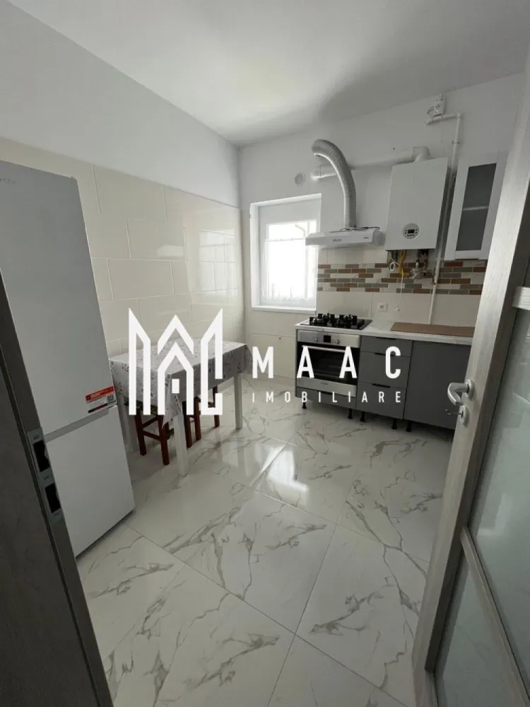 Apartament 2 camere | Balcon | Parcare | Tineretului - MAAC Imobiliare vă propune spre închiriere un apartament cu 2 camere, situat în cartierul Deventer din Sibiu, într-un bloc nou, amplasat într-o zonă liniștită și în continuă dezvoltare.

Apartamentul se afla la prima închiriere, este situat la etajul 3 al unui imobil cu regim de înălțime P+4, dotat cu lift, și se închiriază complet mobilat și utilat. Proprietatea beneficiază de finisaje moderne și dotări de calitate, fiind ideală pentru persoanele care își doresc confort și eficiență.

Detalii proprietate:
Apartament cu 2 camere
Etaj 3 din 4
Bloc nou cu lift
Balcon
Loc de parcare inclus

Dotări și beneficii:
Încălzire în pardoseală
Ferestre tripan
Combină frigorifică Full No Frost
Mașină de spălat vase
Mașină de spălat rufe
Smart TV 4K
Plită pe gaz
Cuptor electric
Complet mobilat și utilat

Condiții de închiriere:
Închiriere pe termen lung
Nu se acceptă animale de companie

Pentru mai multe detalii sau pentru a programa o vizionare, va rugam specificati telefonic ID: CP3177568.