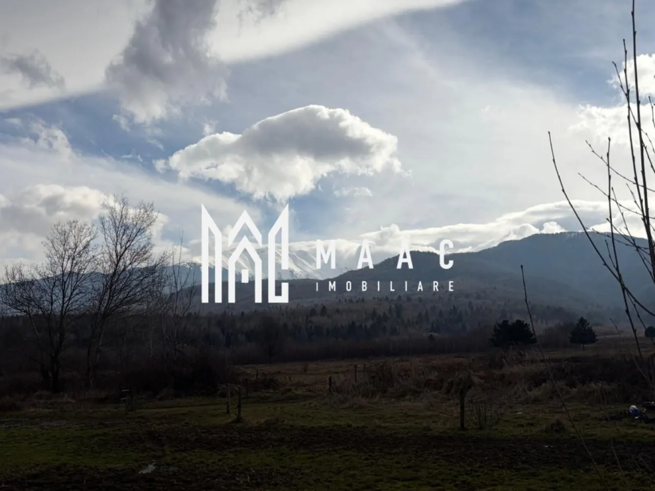 Teren intravilan 900 mp | Periferie, Avrig | la stradă, priveliște Făgăraș - Teren intravilan de 900 mp în Valea Avrigului, Avrig. Poziționarea la stradă și cadrul natural din zonă îl recomandă pentru o casă de vacanță sau pentru un proiect turistic, într-o locație apreciată în proximitatea Sibiului.

Detalii proprietate:
• Suprafață totală: 900 mp
• Clasificare: intravilan
• Tip teren: construcții
• Amplasare: Strada Valea Avrigului, zona Periferie, Avrig
• Acces direct din drum și deschidere la stradă
• Curent electric în proximitate, pentru racordare facilă
• Priveliște panoramică spre Munții Făgăraș
• Zonă în dezvoltare, cu construcții noi, pensiuni și locuințe de vacanță

Context locație:
Terenul beneficiază de o poziționare bună pentru cine caută un amplasament într-un cadru natural, dar cu acces simplu din drum. Zona Valea Avrigului este una dintre destinațiile apreciate din apropierea Sibiului, cu potențial pentru dezvoltare rezidențială sau turistică.

Pentru mai multe detalii și programarea unei vizionări, contactați echipa MAAC Imobiliare și menționați codul anunț CP3171363.