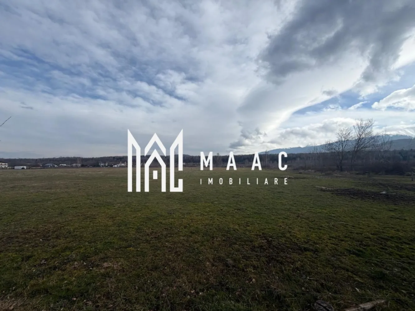 Teren intravilan 900 mp | Periferie, Avrig | la stradă, priveliște Făgăraș - Teren intravilan de 900 mp în Valea Avrigului, Avrig. Poziționarea la stradă și cadrul natural din zonă îl recomandă pentru o casă de vacanță sau pentru un proiect turistic, într-o locație apreciată în proximitatea Sibiului.

Detalii proprietate:
• Suprafață totală: 900 mp
• Clasificare: intravilan
• Tip teren: construcții
• Amplasare: Strada Valea Avrigului, zona Periferie, Avrig
• Acces direct din drum și deschidere la stradă
• Curent electric în proximitate, pentru racordare facilă
• Priveliște panoramică spre Munții Făgăraș
• Zonă în dezvoltare, cu construcții noi, pensiuni și locuințe de vacanță

Context locație:
Terenul beneficiază de o poziționare bună pentru cine caută un amplasament într-un cadru natural, dar cu acces simplu din drum. Zona Valea Avrigului este una dintre destinațiile apreciate din apropierea Sibiului, cu potențial pentru dezvoltare rezidențială sau turistică.

Pentru mai multe detalii și programarea unei vizionări, contactați echipa MAAC Imobiliare și menționați codul anunț CP3171363.