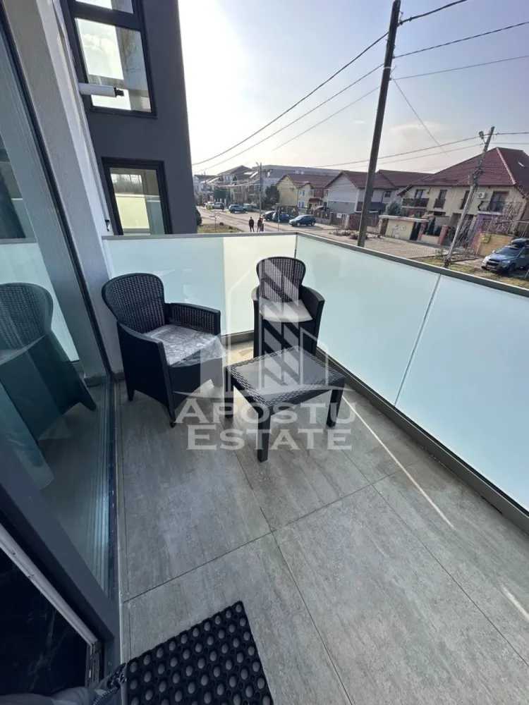 Apartament 1 camere de inchiriat,Dumbravita, Timisoara - Agentia imobiliara APOSTU ESTATE va propune spre inchiriere un apartament cu 1 camere, spatios si luminos, situat in zona Aradului, o zona linistita si bine pozitionata din Timisoara, potrivit pentru cupluri sau studenti care isi doresc o locuinta unde sa se simta confortabil si cu acces facil catre scoli, statii de autobuz, supermarketuri , magazine de zona, parcuri.

Suprafata utila: 46 mp
Compartimentare eficienta:
-Bucatarie complet mobilata si utilata, cu loc de luat masa
-Dormitor mobilat si utilat
-Baie prevazuta cu cada

Confort si facilitati:
-Incalzirea apartamentului: centrala proprie prin pardoseala
-Apartamentul este complet mobilat si utilat

Localizare:
-Timis,Timisoara, zona Aradului– acces facil spre magazine, scoli, parcuri si mijloace de transport in comun.

Ideal pentru:
-Cupluri
-Studenti

Disponibilitate: imediata
Pret chirie lunara: 350 euro 
Programeaza o vizionare pentru a-ti putea imagina viitorul aici!
ID intern: CP3177911