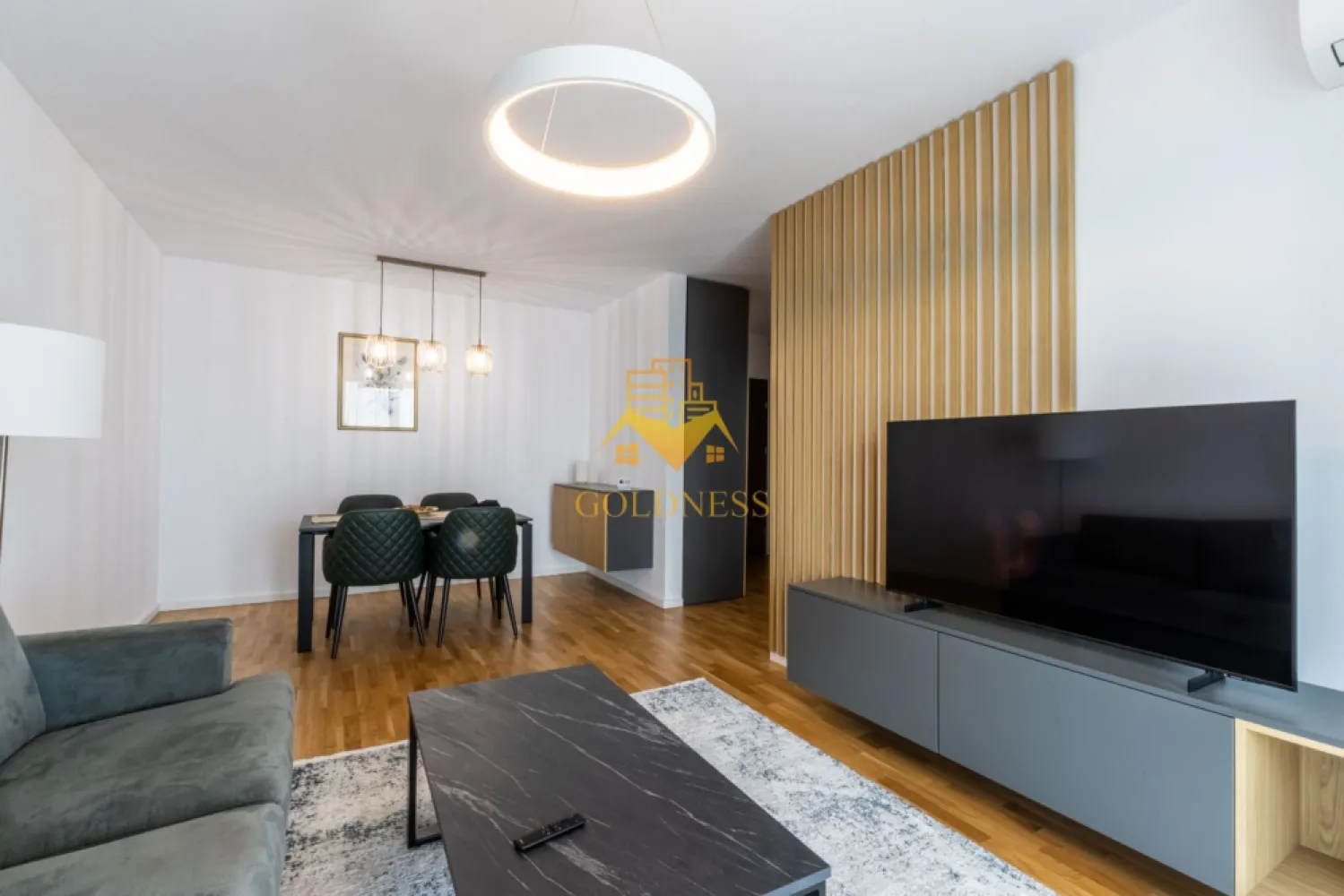 2 camere, modern, bloc nou,Intre Lacuri, zona Iulius mall, Park Lake - GOLDNESS Imobiliare vă propune spre închiriere un apartament cu 2 camere complet mobilat și utilat, la etajul 8 într-un imobil de 10 etaje, în cartierul Gheorgheni. Apartamentul este compartimentat astfel:
 - dormitor cu pat matrimonial, dressing, noptiere, TV
 - living cu bucatarie open-space complet utilată, canapea extensibla, loc de servit masa 
 - baie cu vana, calorifer port prosop inox și dulap pentru depozitare.
 - terasa de 8 mp.

Imobilul este dotat cu toate cele necesare- centrală proprie, mașină de spălat haine, masina de spalat vase,frigider, plită electrică, hotă, TV, etc. 
Se află în apropierea stațiilor de transport în comun, magazine, restaurante, spații verzi, farmacii, etc. 
Dispune de loc de parcare!

Dacă sunteți interesați de acest apartament și doriți să îl vizionați, dar și pentru alte oferte sau detalii nu ezitați să ne contactați telefonic sau prin e-mail - goldnessimobiliare@gmail.com. Vă stăm la dispoziție!