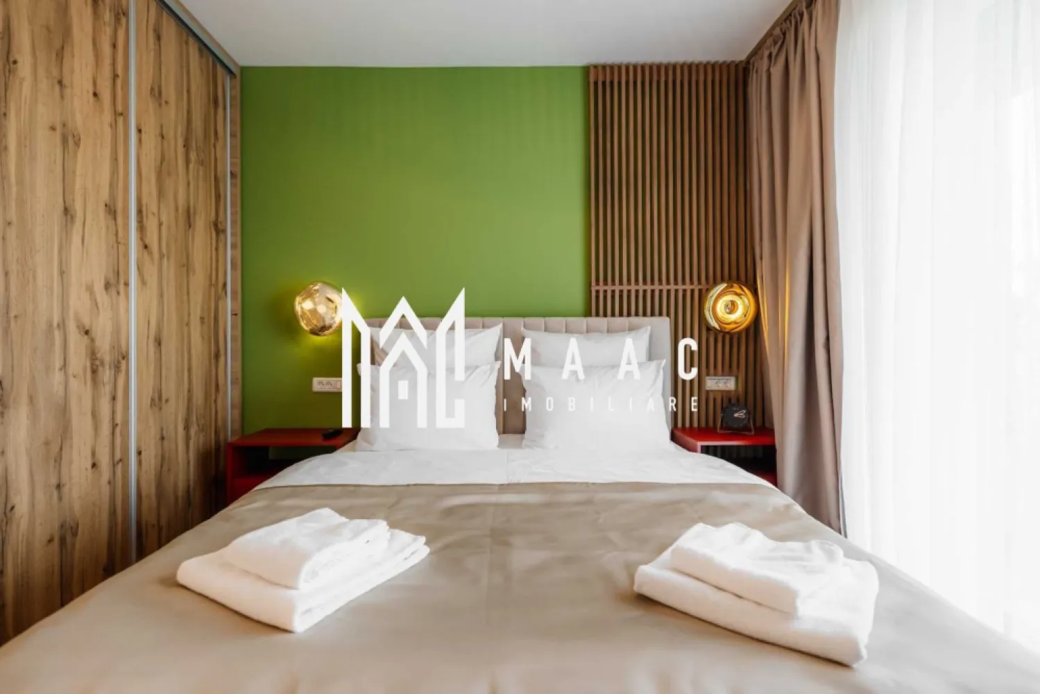 Apartament 2 camere | Gradina | Modern | Nou | The Lake Home - MAAC Imobiliare ofera spre inchiriere apartament de 2 camere elegant, complet mobilat si utilat, in zona Lacul lui Binder - Tiglari, in ansamblul rezidential The Lake Home. Apartamentul este situat la parter, cu o gradina de 18 mp. Apartamentul este compus din living cu bucatarie open space, un dormitor si o baie. Amplasamentul imobilului este unul avantajos, aflandu-se intr-o zona linistita, la 10 minute de mers pe jos de Lacul lui Binder. Finisaje si mobilier de calitate buna, ambient placut. Se percepe o chirie in avans si garantie in cuantumul unei chirii lunare. Disponibilitate imediata. Se ofera contracost posibilitatea de curatenie 1 data pe saptamana cu lenjerie schimbata inclusa. Posibilitate de decontare cu factura pentru persoane juridice. Pentru mai multe detalii, va rugam specificati telefonic: CP2899591 }}