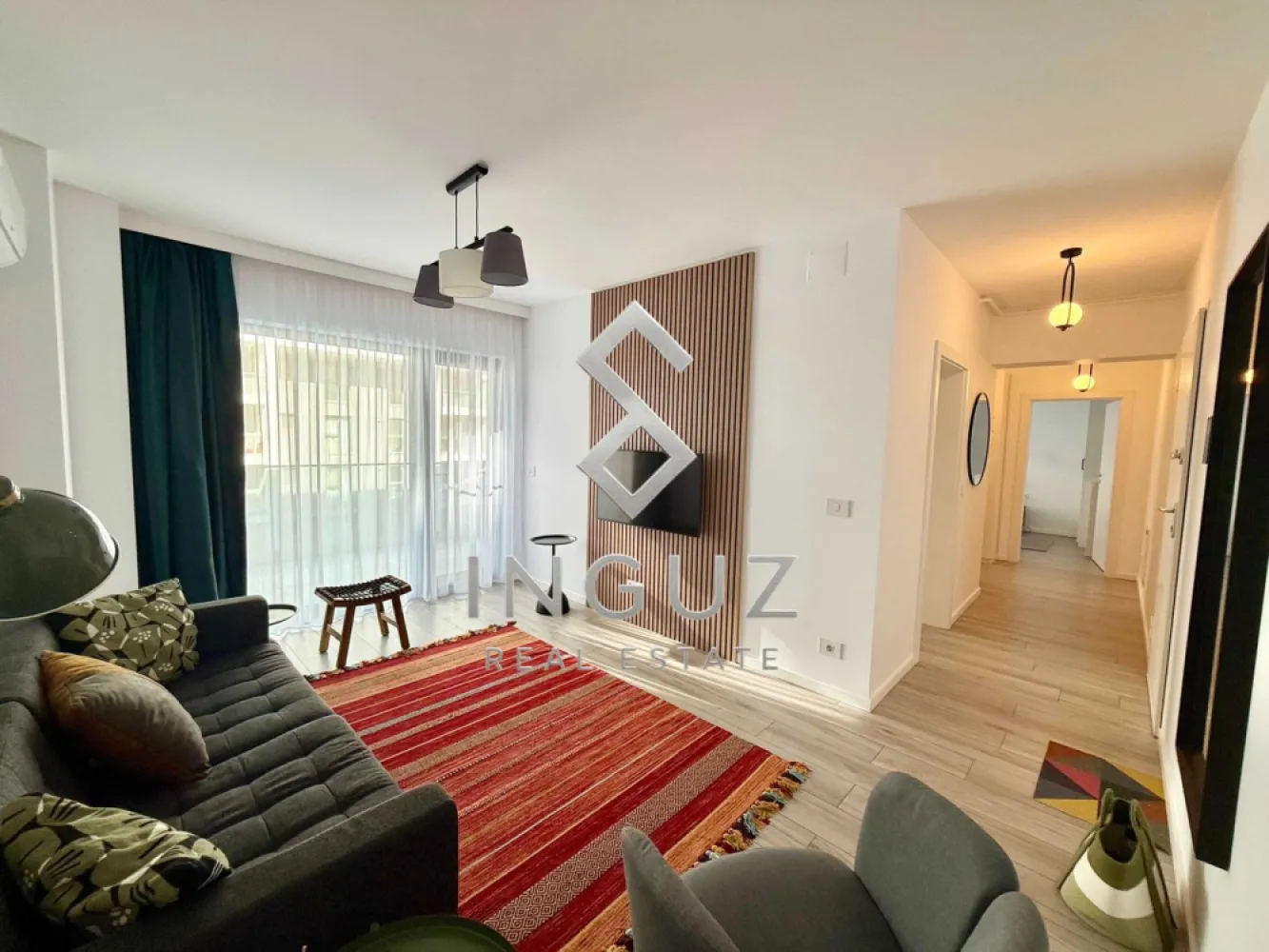 DE ÎNCHIRIAT | APARTAMENT 2 CAMERE | PRIMA VISTA – FABRICA DE GLUCOZĂ - DE ÎNCHIRIAT | APARTAMENT 2 CAMERE | PRIMA VISTA – PIPERA

Pretul - 800 €
Comision: 50%
Apartament nou cu 2 camere în complexul Prima Vista, Fabrica de Glucoză – zonă de birouri Pipera.

LOCALIZARE:
• 5 min până la metrou Pipera
• 3 min Kaufland și Spital Medicover
• 15 min Mall Promenada

DETALII:
• Etaj 7/9
• Complet mobilat și utilat
• Living + bucătărie + dormitor + baie + balcon

DOTĂRI:
• Mașină de spălat rufe
• Mașină de spălat vase
• Frigider
• Aer condiționat în 2 camere

CONDIȚII:
• 1 lună garanție + 1 lună chirie
• Contract pe termen lung
• Nu se acceptă animale de companie

Inguz Real Estate
📞 +40 774 017 567
📞 +40 724 922 092