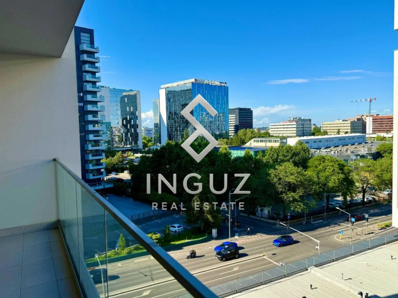 DE ÎNCHIRIAT | APARTAMENT 2 CAMERE | PRIMA VISTA – FABRICA DE GLUCOZĂ - DE ÎNCHIRIAT | APARTAMENT 2 CAMERE | PRIMA VISTA – PIPERA

Pretul - 800 €
Comision: 50%
Apartament nou cu 2 camere în complexul Prima Vista, Fabrica de Glucoză – zonă de birouri Pipera.

LOCALIZARE:
• 5 min până la metrou Pipera
• 3 min Kaufland și Spital Medicover
• 15 min Mall Promenada

DETALII:
• Etaj 7/9
• Complet mobilat și utilat
• Living + bucătărie + dormitor + baie + balcon

DOTĂRI:
• Mașină de spălat rufe
• Mașină de spălat vase
• Frigider
• Aer condiționat în 2 camere

CONDIȚII:
• 1 lună garanție + 1 lună chirie
• Contract pe termen lung
• Nu se acceptă animale de companie

Inguz Real Estate
📞 +40 774 017 567
📞 +40 724 922 092
