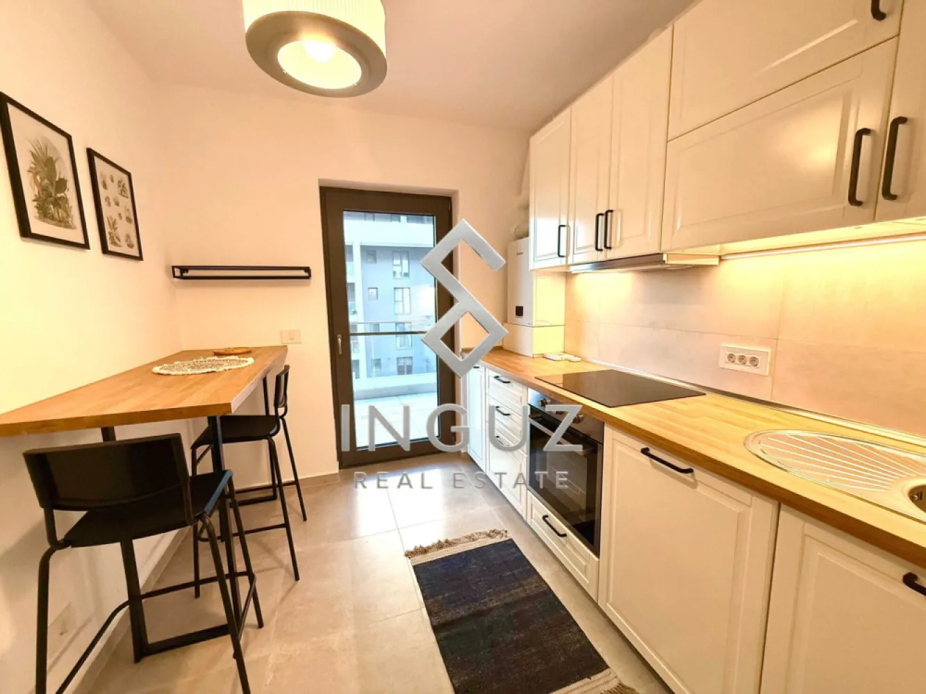 DE ÎNCHIRIAT | APARTAMENT 2 CAMERE | PRIMA VISTA – FABRICA DE GLUCOZĂ - DE ÎNCHIRIAT | APARTAMENT 2 CAMERE | PRIMA VISTA – PIPERA

Pretul - 800 €
Comision: 50%
Apartament nou cu 2 camere în complexul Prima Vista, Fabrica de Glucoză – zonă de birouri Pipera.

LOCALIZARE:
• 5 min până la metrou Pipera
• 3 min Kaufland și Spital Medicover
• 15 min Mall Promenada

DETALII:
• Etaj 7/9
• Complet mobilat și utilat
• Living + bucătărie + dormitor + baie + balcon

DOTĂRI:
• Mașină de spălat rufe
• Mașină de spălat vase
• Frigider
• Aer condiționat în 2 camere

CONDIȚII:
• 1 lună garanție + 1 lună chirie
• Contract pe termen lung
• Nu se acceptă animale de companie

Inguz Real Estate
📞 +40 774 017 567
📞 +40 724 922 092