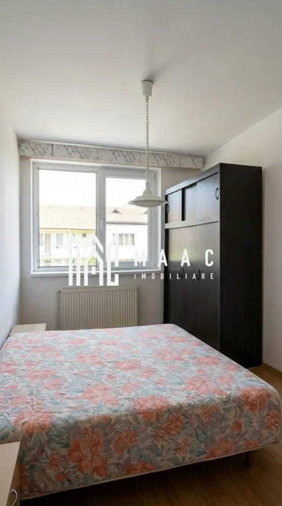Apartament | 2 camere | 37 MPU | 1 Balcon | Cedonia -Mediu - MAAC Imobiliare vă propune spre vânzare un apartament cu 2 camere situat într-o zonă foarte căutată și bine cotată din Sibiu, respectiv zona Mirăslău. Locația oferă acces rapid către principalele puncte de interes ale orașului, fiind ideală atât pentru locuit, cât și pentru investiție imobiliară în vederea închirierii.

Apartamentul are o suprafață utilă de 37 mp și este compartimentat nedecomandat, fiind amplasat la etajul 4 al unui imobil cu 4 niveluri. Proprietatea reprezintă o oportunitate excelentă pentru persoanele care doresc să își personalizeze locuința după propriile preferințe, deoarece necesită câteva îmbunătățiri și permite amenajarea spațiului conform propriului stil și standard de confort.

Compartimentarea apartamentului este realizată astfel:
-1 dormitor
-1 living
-1 baie cu cadă
-1 bucătărie cu cămară
-balcon generos de 5 mp

Printre avantajele proprietății se regăsesc:
-zona Mirăslău, Sibiu, apreciată pentru accesibilitate și infrastructură
-geamuri termopan
-compartimentare practică
-locație liniștită cu acces facil către transport, magazine și servicii
-potențial excelent pentru investiție imobiliară
-ideal pentru prima locuință
-aproape de spații verzi și zone comerciale

Datorită amplasării într-o zonă bine dezvoltată și a accesului facil către punctele de interes din Sibiu, acest apartament cu 2 camere reprezintă o alegere potrivită atât pentru locuire, cât și pentru investiție pe termen lung. Proprietatea oferă posibilitatea amenajării și modernizării după propriul gust, fiind o opțiune atractivă pe piața imobiliară actuală.

Pentru mai multe detalii sau pentru programarea unei vizionări, vă rugăm să ne contactați și să specificați CP3048106.