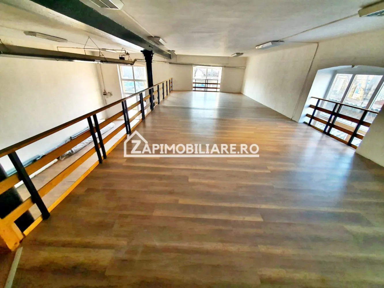Spatiu comercial 290 mp utili.2 băi, 1 birou, zona Centrală - De închiriat spațiu comercial 290 mp. utili situat la parter zona Centrală
contact 0774048706 Bogdan
Detalii:
- centrală termică, calorifere, geamuri termopan, 
- 2 toalete
- 2 camere
- 1 arhivă
-1 magazie
- 1 birou
- alarmă,
Spațiul se inchiriază la prețul de 1.800 euro negociabil 
 Comisionul perceput este de 50% din valoarea primei chirii.Și se percepe o singură dată!
---------------------------------------------------------------------------------------------------------------------------------
contact Bogdan 0774048706
Acest anunț nu corespunde cerințelor tale? Sună la numărul afișat în anunț și unul dintre agenții noștri te va ajuta cu alte oferte personalizate în funcție de cerințele tale.
