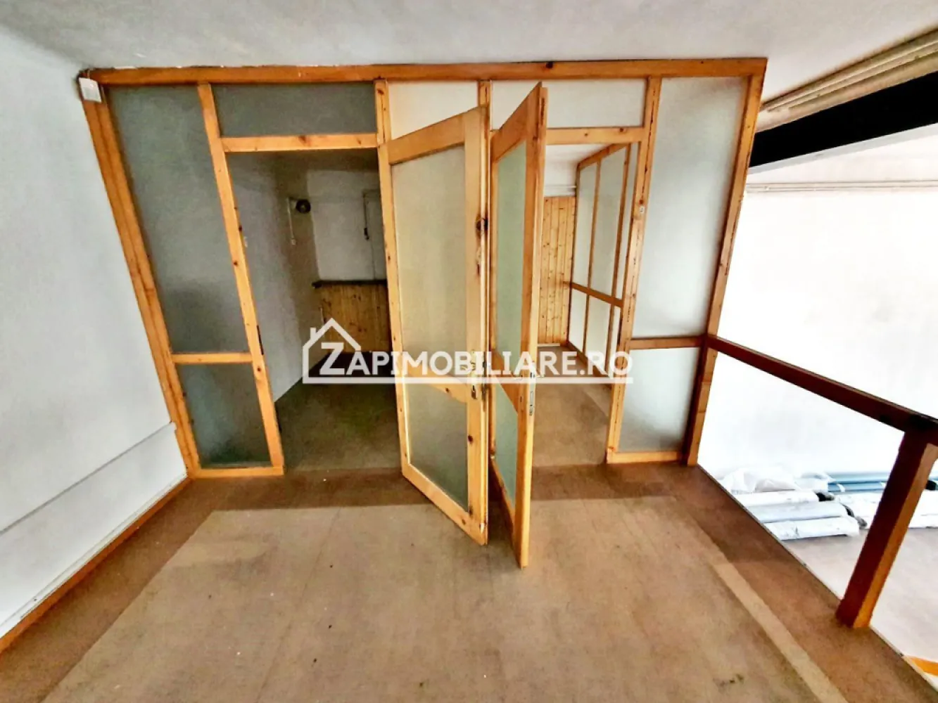 Spatiu comercial 290 mp utili.2 băi, 1 birou, zona Centrală - De închiriat spațiu comercial 290 mp. utili situat la parter zona Centrală
contact 0774048706 Bogdan
Detalii:
- centrală termică, calorifere, geamuri termopan, 
- 2 toalete
- 2 camere
- 1 arhivă
-1 magazie
- 1 birou
- alarmă,
Spațiul se inchiriază la prețul de 1.800 euro negociabil 
 Comisionul perceput este de 50% din valoarea primei chirii.Și se percepe o singură dată!
---------------------------------------------------------------------------------------------------------------------------------
contact Bogdan 0774048706
Acest anunț nu corespunde cerințelor tale? Sună la numărul afișat în anunț și unul dintre agenții noștri te va ajuta cu alte oferte personalizate în funcție de cerințele tale.
