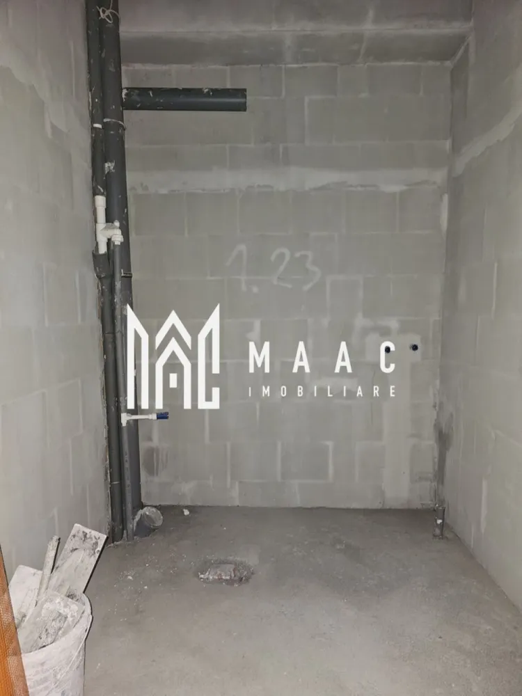 Garsoniera | Predare la cheie | 30.4 MPU | D. Stanca - Descoperă confortul urban într-o garsonieră spațioasă și luminoasă, situată într-un imobil nou din zona Doamna Stanca, una dintre cele mai dinamice și căutate zone rezidențiale ale orașului. Detalii proprietate: Suprafață utilă: 30.4 mp Balcon: 2.4 mp Etaj: 4 / 10 Loc de parcare inclus în preț Garsoniera se livrează la cheie, oferind posibilitatea personalizării pardoselii după preferințele viitorului proprietar. Finisajele sunt moderne și de calitate superioară, iar dotările includ: Încălzire în pardoseală pentru un confort termic sporit Uși interioare și obiecte sanitare incluse Pardoseală la alegere, în funcție de stilul dorit Proprietatea se află în prezent la stadiul de gri, urmând ca predarea să se realizeze în ultima parte a acestui an sau la începutul anului viitor, în funcție de ritmul de execuție al dezvoltatorului. Avantaje zonă: Zona Doamna Stanca este apreciată pentru proximitatea față de centre comerciale, mijloace de transport și zone verzi — un loc ideal atât pentru locuit, cât și pentru investiție. Preț avantajos pentru o garsonieră nouă, complet finisată și cu loc de parcare inclus. Pentru mai multe detalii și programarea unei vizionări, contactează MAAC Imobiliare – partenerul tău de încredere în găsirea locuinței potrivite. ID: CP2758246 }}