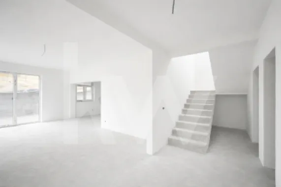 Casă arhitectură modernă cu panoramă spre Munții Făgăraș și Cetatea Cisnădioara