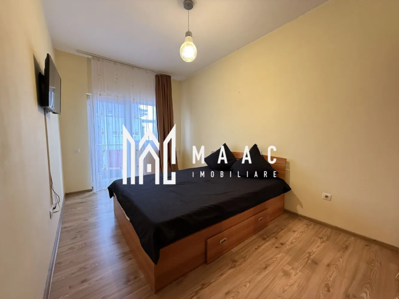 Aparament 2 camere I Decomandat I Etaj 3 I Parcare I Balcon - Va propunem spre inchiriere un apartament de 2 camere decomandat situat la etajul 3 al unui imobil din zona Kogalniceanu - Turnisor.

Locuinta cuprinde: hol intrare, living, dormitor,bucatarie,baie, balcon.

Aferent: loc de parcare.

Nu se accepta animale de companie.

Se percepe garantie in cuantumul unei chirii lunare.

Se inchiriaza pe termen lung.

Zona linistita cu acces rapid la centre comerciale, de invatamant, de agrement. 

Pentru mai multe detalii precizati telefonic ca ati vizionat anuntul cu ID: CP3177970