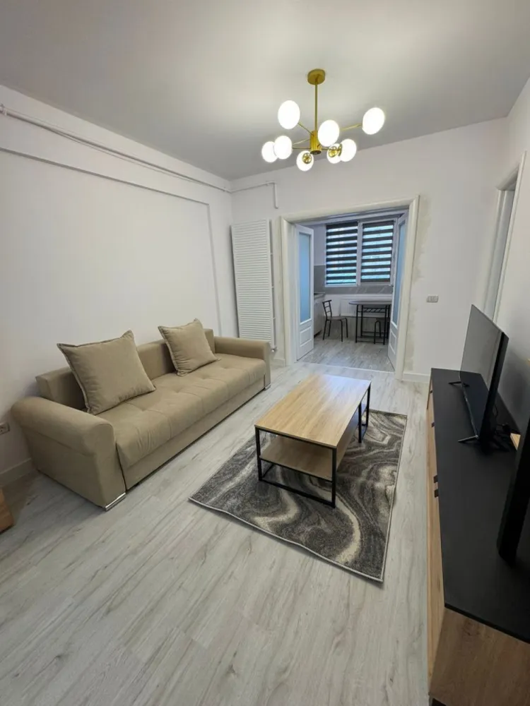 Apartament 2 camere LUX - Militari Residence - Agentie imobiliara - comision 50%

Vă propunem spre închiriere un apartament cu 2 camere, situat în Militari Residence ideal pentru cei care își doresc confort și acces rapid la facilități.

*Detalii proprietate:*

* Apartament 2 camere
* Complet mobilat și utilat, gata de mutare imediată
* Spații bine compartimentate, oferind confort și funcționalitate
* Bucătărie echipată cu electrocasnice necesare
* Ideal pentru cupluri sau persoane singure

*Avantaje locație:*

* Acces rapid la supermarketuri, restaurante și alte puncte de interes
* Aproape de mijloace de transport în comun
* Zonă liniștită, cu acces facil către București

*Condiții închiriere:*

* Se închiriază prin intermediul agenției imobiliare
* Comision: 50% din valoarea unei luni de chirie

Apartamentul este pregătit pentru noii chiriași și oferă un echilibru foarte bun între confort, locație și accesibilitate.

Pentru mai multe detalii sau programarea unei vizionări, vă stăm la dispoziție.