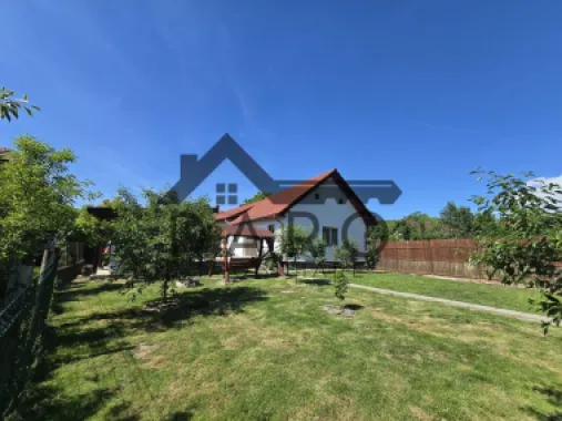 Casa in Livezeni , 140 mp utili , in centrul localitatii .
