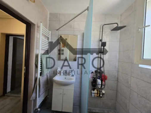 Casa in Livezeni , 140 mp utili , in centrul localitatii .