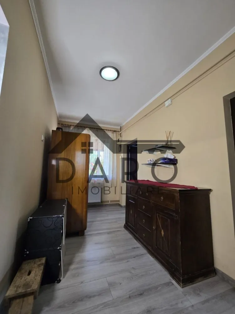 Casa in Livezeni , 140 mp utili , in centrul localitatii .