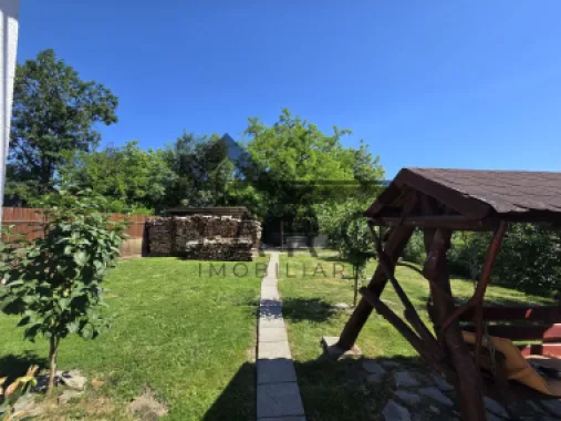 Casa in Livezeni , 140 mp utili , in centrul localitatii .
