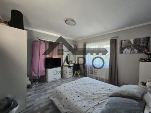 Casa in Livezeni , 140 mp utili , in centrul localitatii .