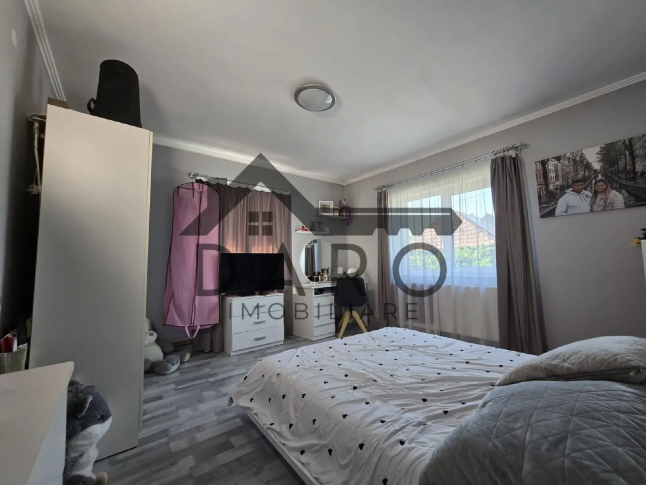 Casa in Livezeni , 140 mp utili , in centrul localitatii .