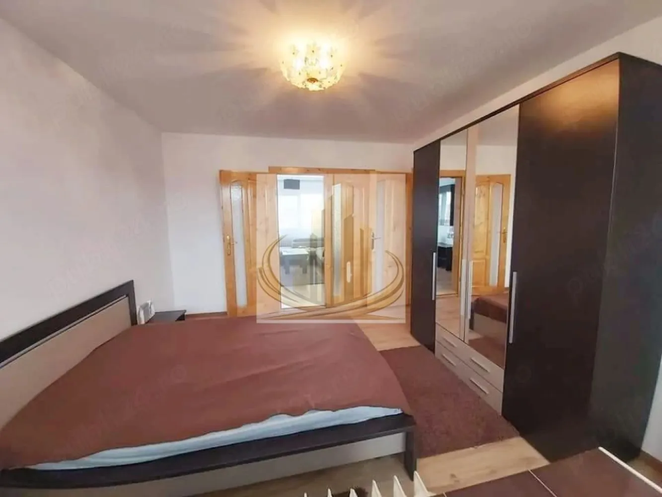 🏡 Apartament modern 2 camere - 🏡Grand Mobilis vă propune spre închiriere un apartament modern cu 2 camere în zona Take Ionescu, Timișoara

Situat într-una dintre cele mai apreciate și bine conectate zone ale orașului, acest apartament cu 2 camere oferă confortul necesar pentru un stil de viață modern și relaxat. Proprietatea este complet mobilată și utilată, fiind pregătită pentru mutare imediată.

✨Caracteristici:
✔ Complet mobilat și utilat
✔ Centrală termică proprie
✔ Aer condiționat
✔ Situat la etajul 4
✔ Zonă liniștită și accesibilă
✔ Aproape de mijloace de transport, magazine, restaurante și centrul orașului

Condiții de închiriere:

* Chirie: 350 €/lună
* Garanție: 500 €
* Disponibil imediat
* Nu se acceptă animale de companie

Pentru mai multe informații și programarea unei vizionări, echipa Grand Mobilis vă stă la dispoziție.
ID intern CP3178409