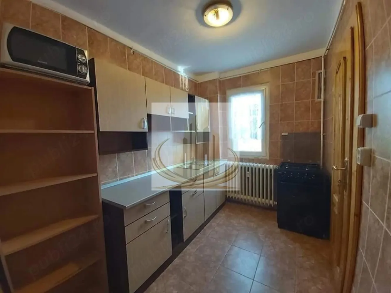 🏡 Apartament modern 2 camere - 🏡Grand Mobilis vă propune spre închiriere un apartament modern cu 2 camere în zona Take Ionescu, Timișoara

Situat într-una dintre cele mai apreciate și bine conectate zone ale orașului, acest apartament cu 2 camere oferă confortul necesar pentru un stil de viață modern și relaxat. Proprietatea este complet mobilată și utilată, fiind pregătită pentru mutare imediată.

✨Caracteristici:
✔ Complet mobilat și utilat
✔ Centrală termică proprie
✔ Aer condiționat
✔ Situat la etajul 4
✔ Zonă liniștită și accesibilă
✔ Aproape de mijloace de transport, magazine, restaurante și centrul orașului

Condiții de închiriere:

* Chirie: 350 €/lună
* Garanție: 500 €
* Disponibil imediat
* Nu se acceptă animale de companie

Pentru mai multe informații și programarea unei vizionări, echipa Grand Mobilis vă stă la dispoziție.
ID intern CP3178409