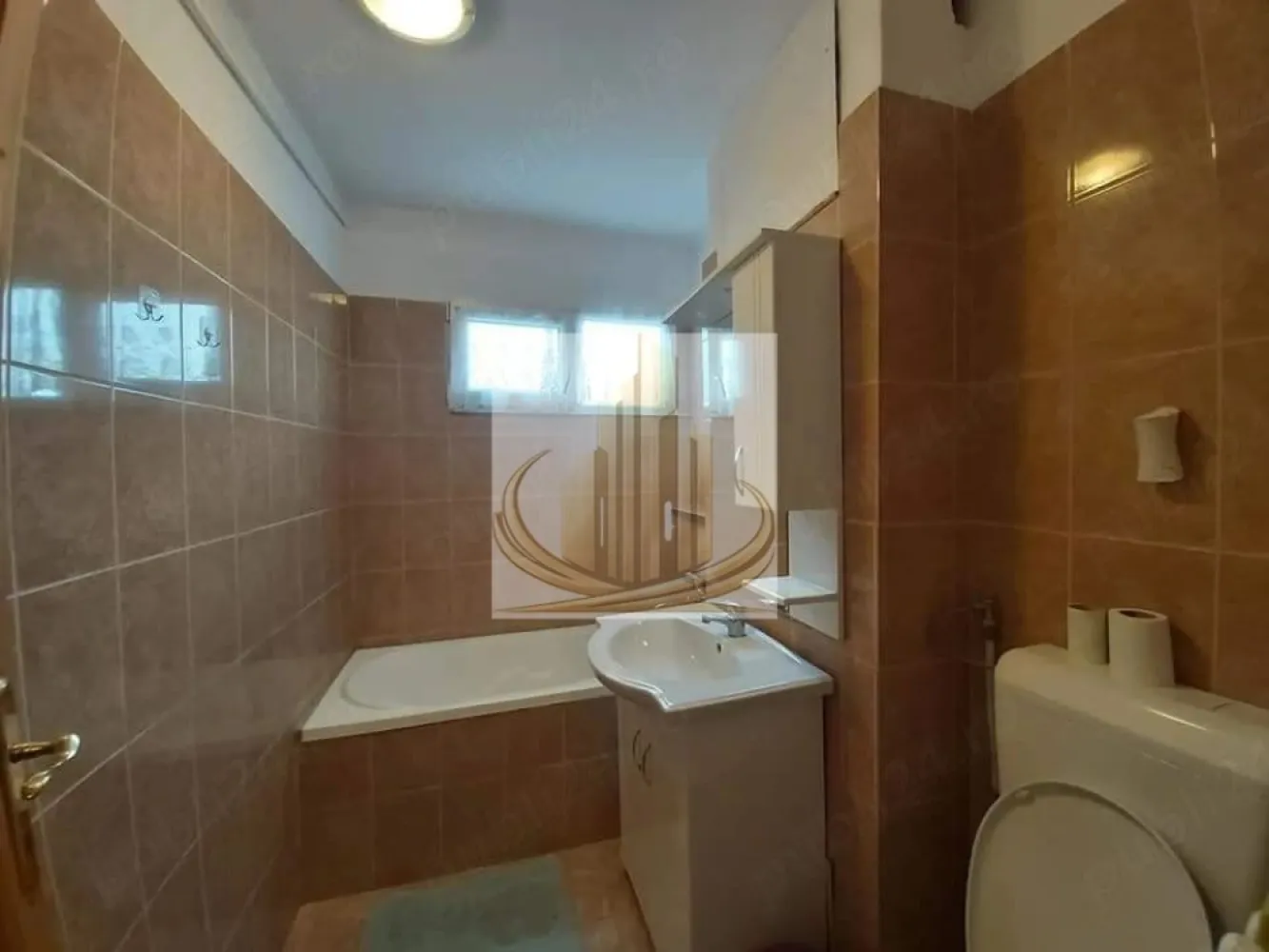 🏡 Apartament modern 2 camere - 🏡Grand Mobilis vă propune spre închiriere un apartament modern cu 2 camere în zona Take Ionescu, Timișoara

Situat într-una dintre cele mai apreciate și bine conectate zone ale orașului, acest apartament cu 2 camere oferă confortul necesar pentru un stil de viață modern și relaxat. Proprietatea este complet mobilată și utilată, fiind pregătită pentru mutare imediată.

✨Caracteristici:
✔ Complet mobilat și utilat
✔ Centrală termică proprie
✔ Aer condiționat
✔ Situat la etajul 4
✔ Zonă liniștită și accesibilă
✔ Aproape de mijloace de transport, magazine, restaurante și centrul orașului

Condiții de închiriere:

* Chirie: 350 €/lună
* Garanție: 500 €
* Disponibil imediat
* Nu se acceptă animale de companie

Pentru mai multe informații și programarea unei vizionări, echipa Grand Mobilis vă stă la dispoziție.
ID intern CP3178409