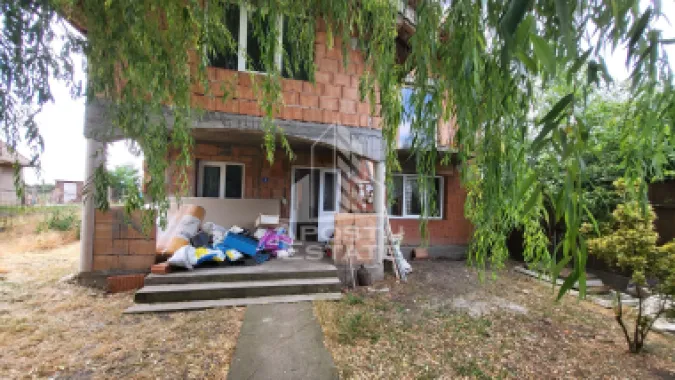 Casa individuala cu 7 camere,si teren de 550 mp,Dudestii Noi